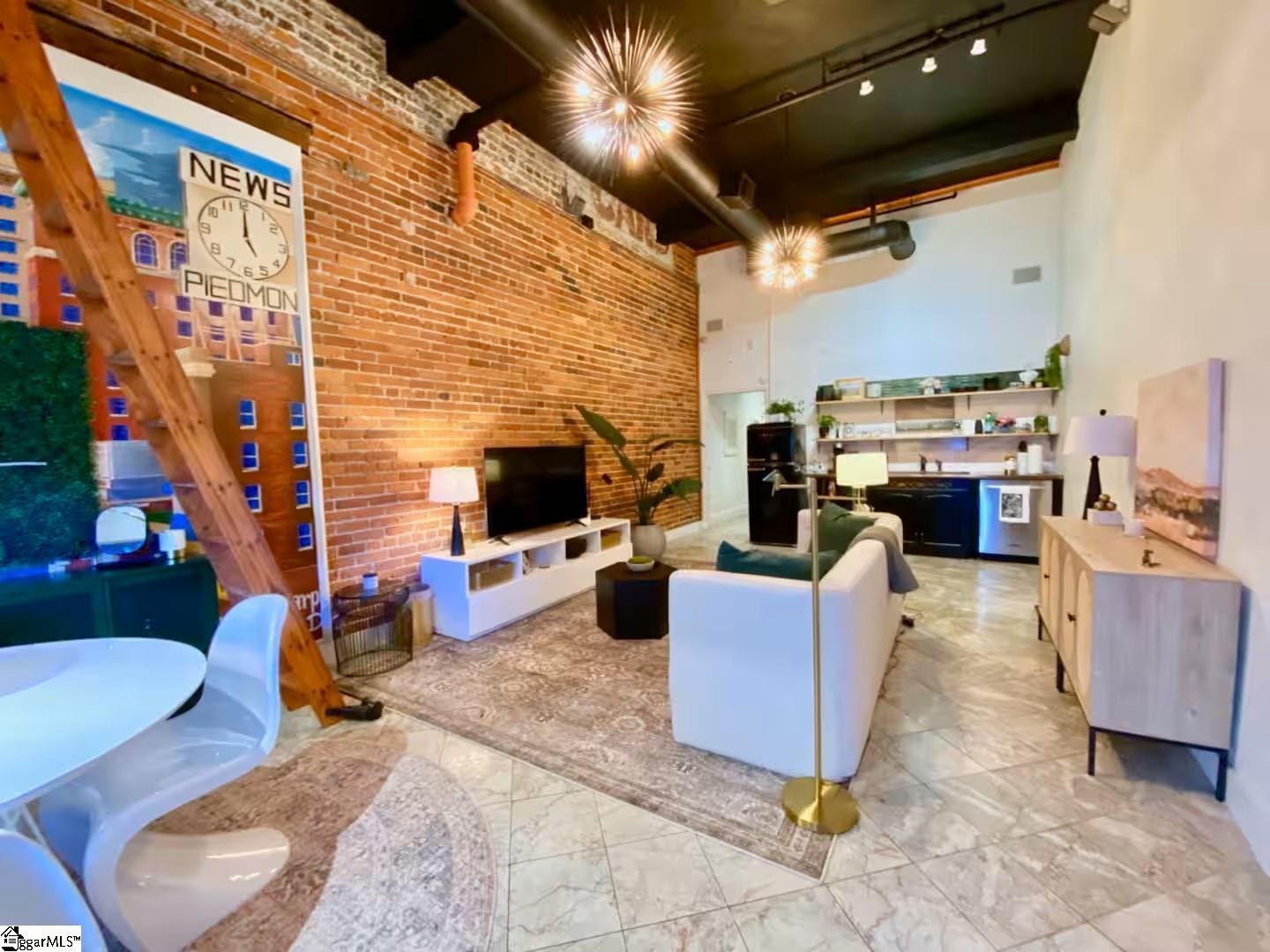 102 W North Street Greenville, SC 29601