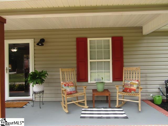 4521 Cross Anchor Road Enoree, SC 29335