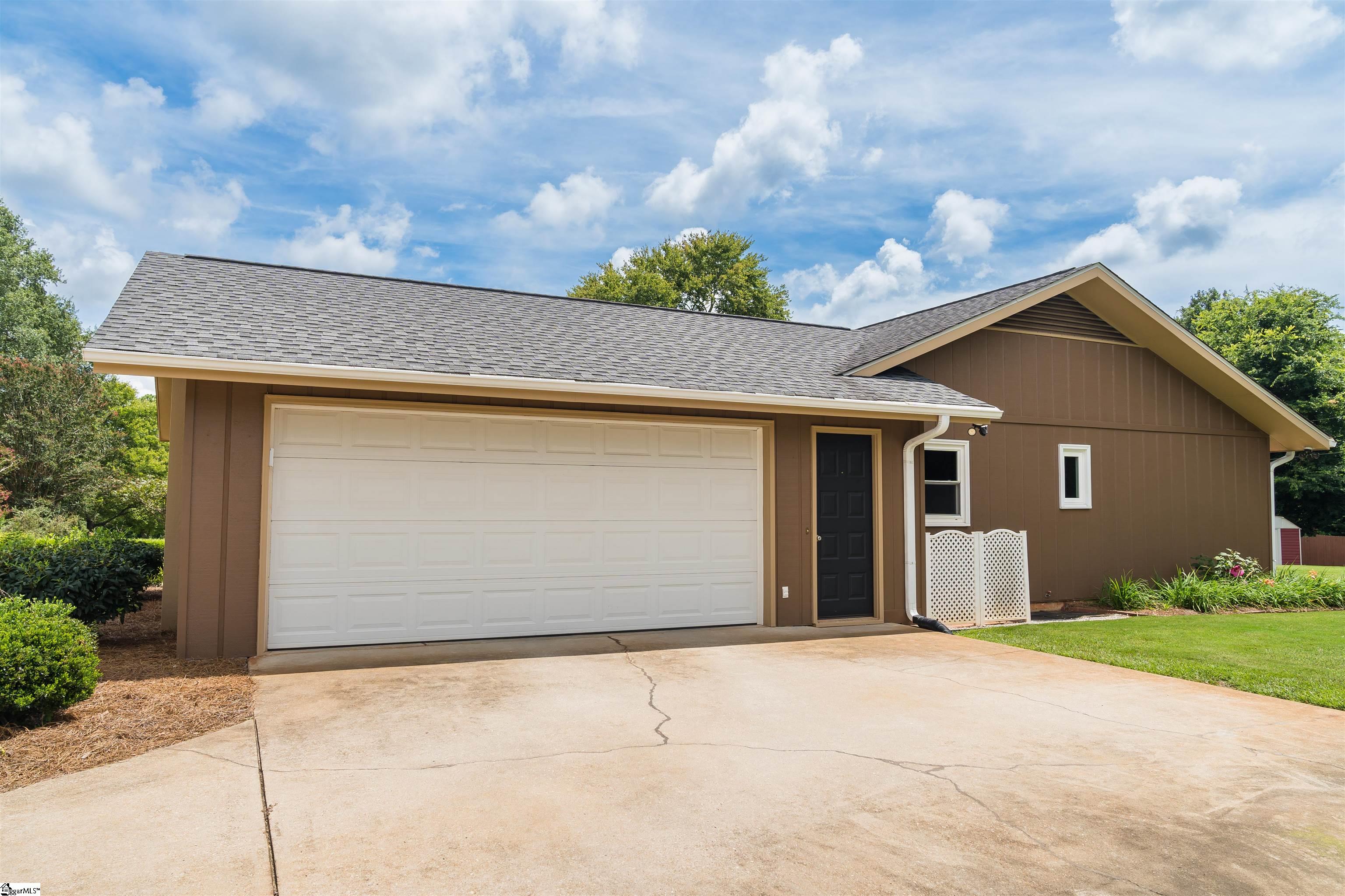217 N Hill Drive Boiling Springs, SC 29316