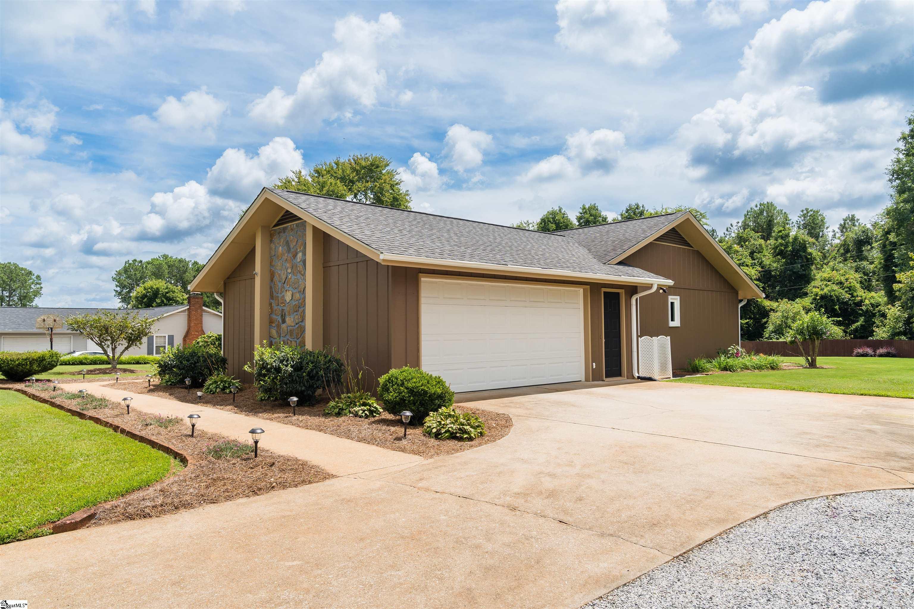 217 N Hill Drive Boiling Springs, SC 29316