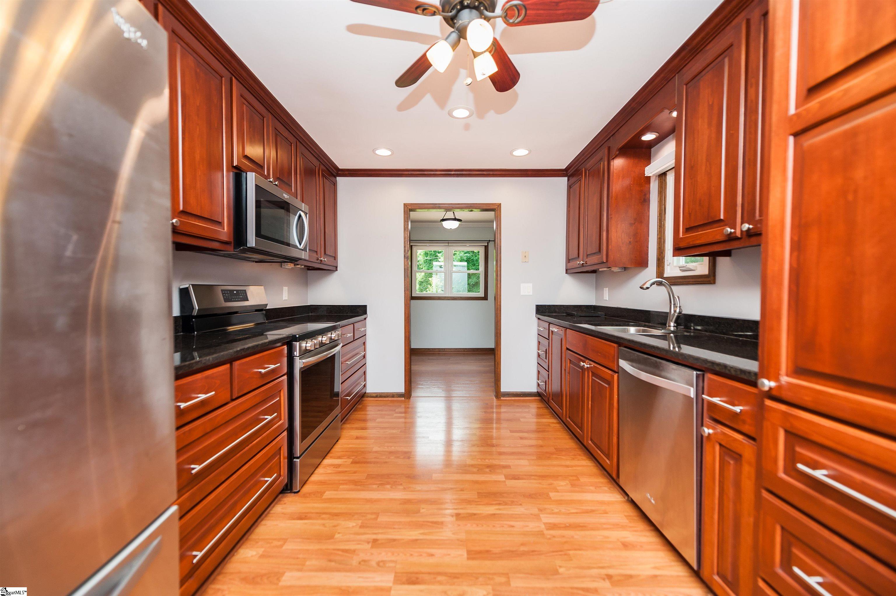217 N Hill Drive Boiling Springs, SC 29316