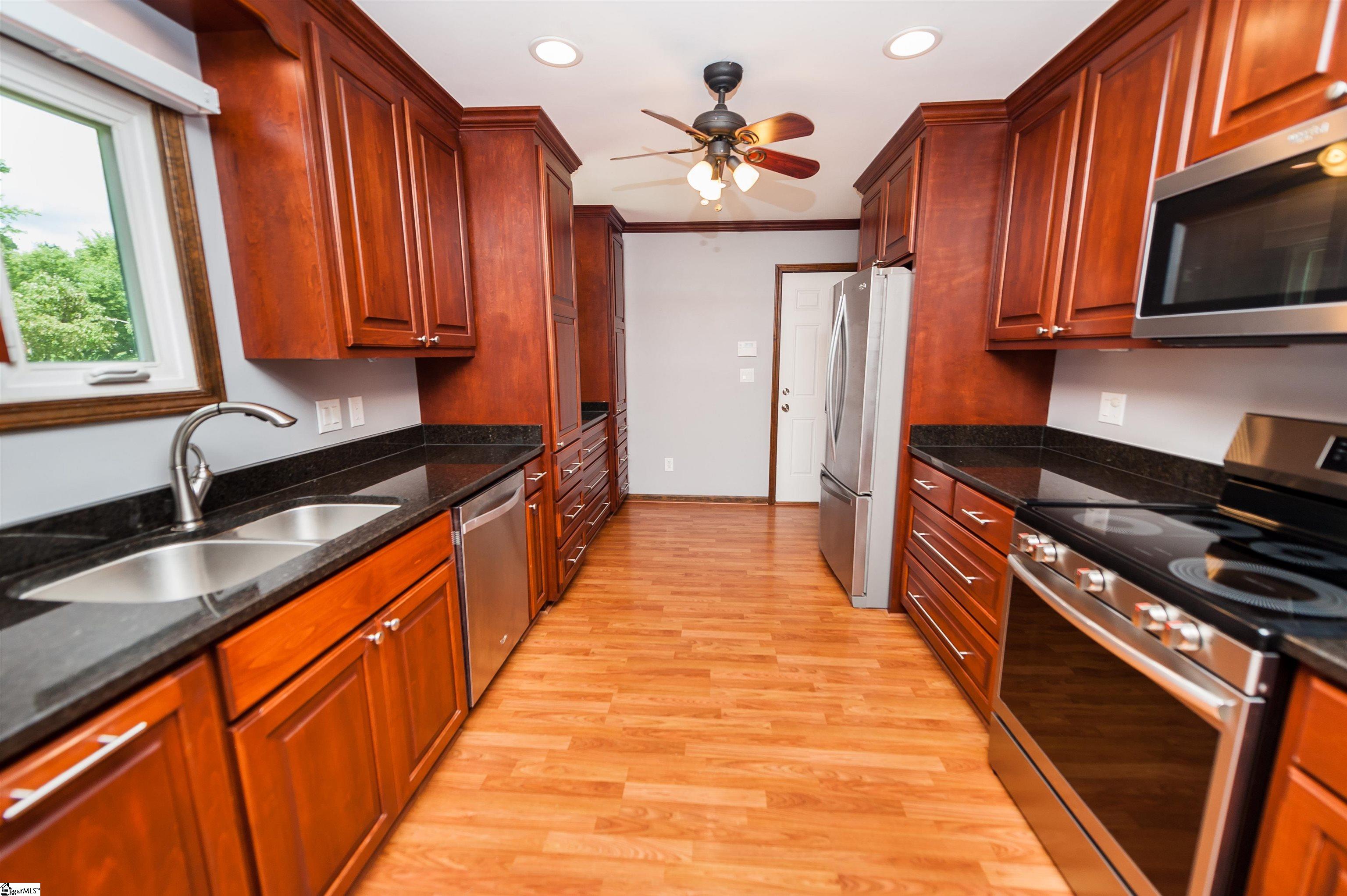 217 N Hill Drive Boiling Springs, SC 29316
