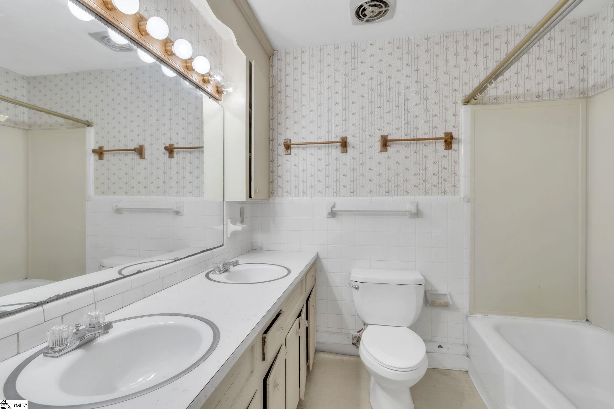 13 Bedford Lane Taylors, SC 29687-3994