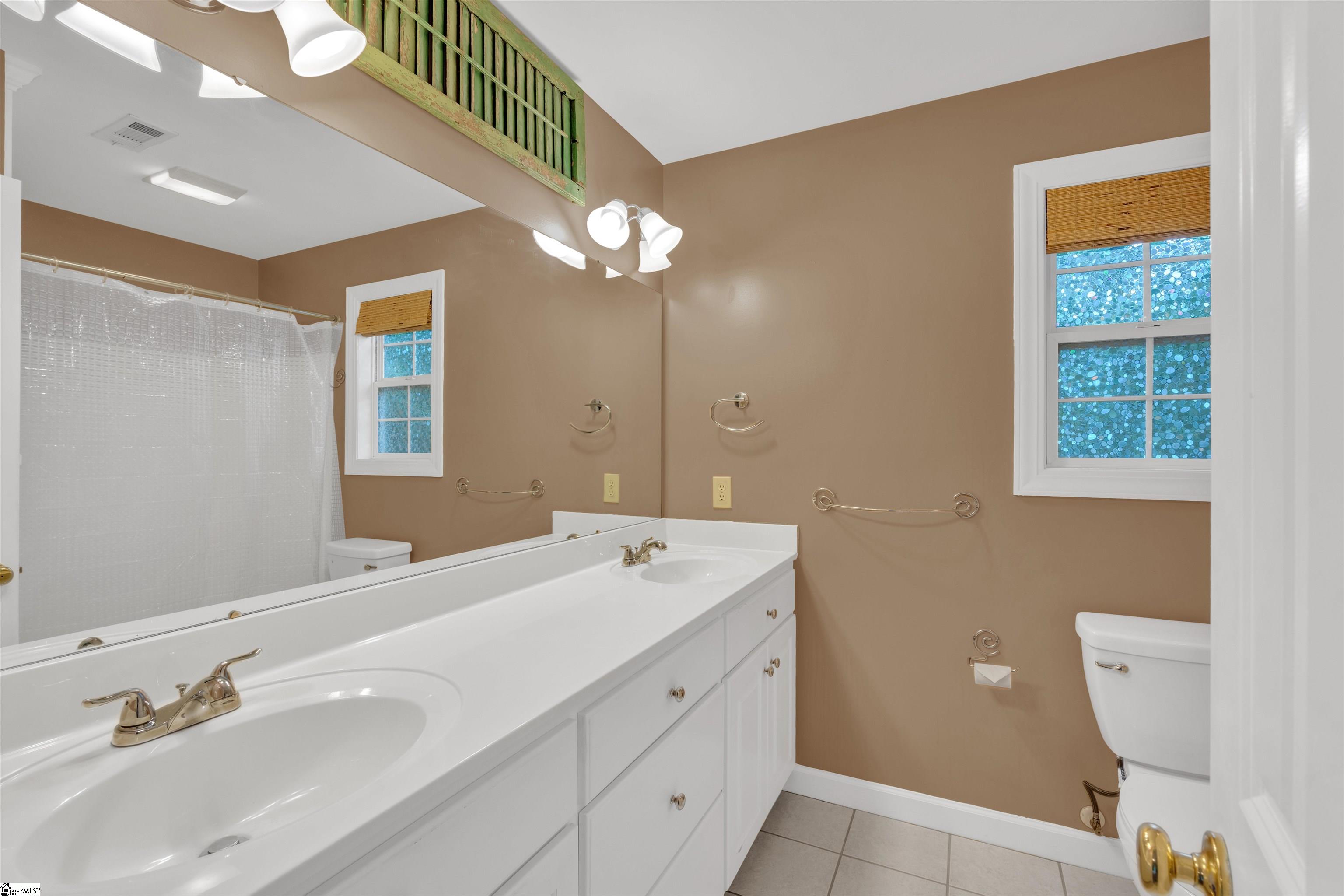 1038 Summit Drive Greenville, SC 29609