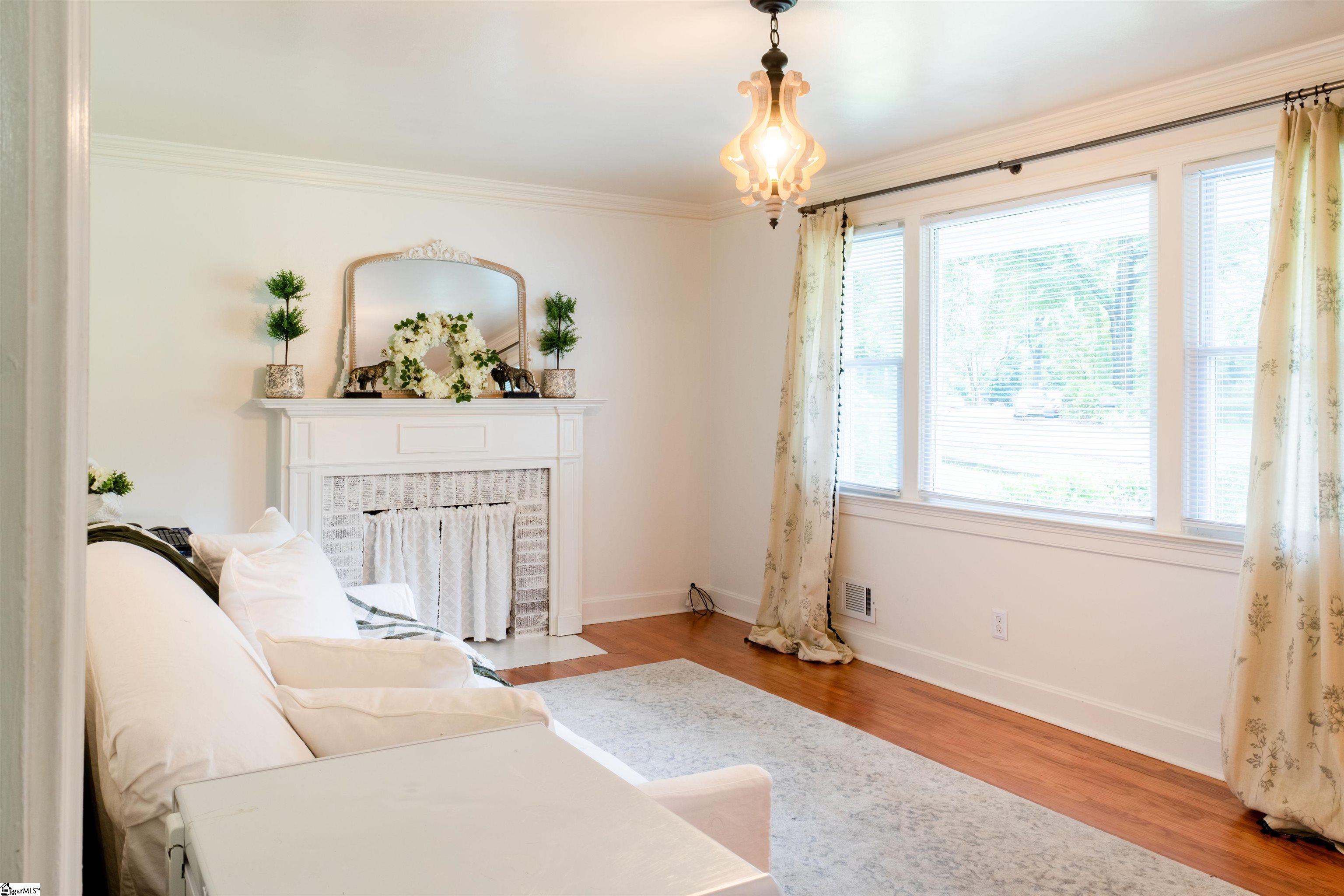 14 Circle Drive Greenville, SC 29617