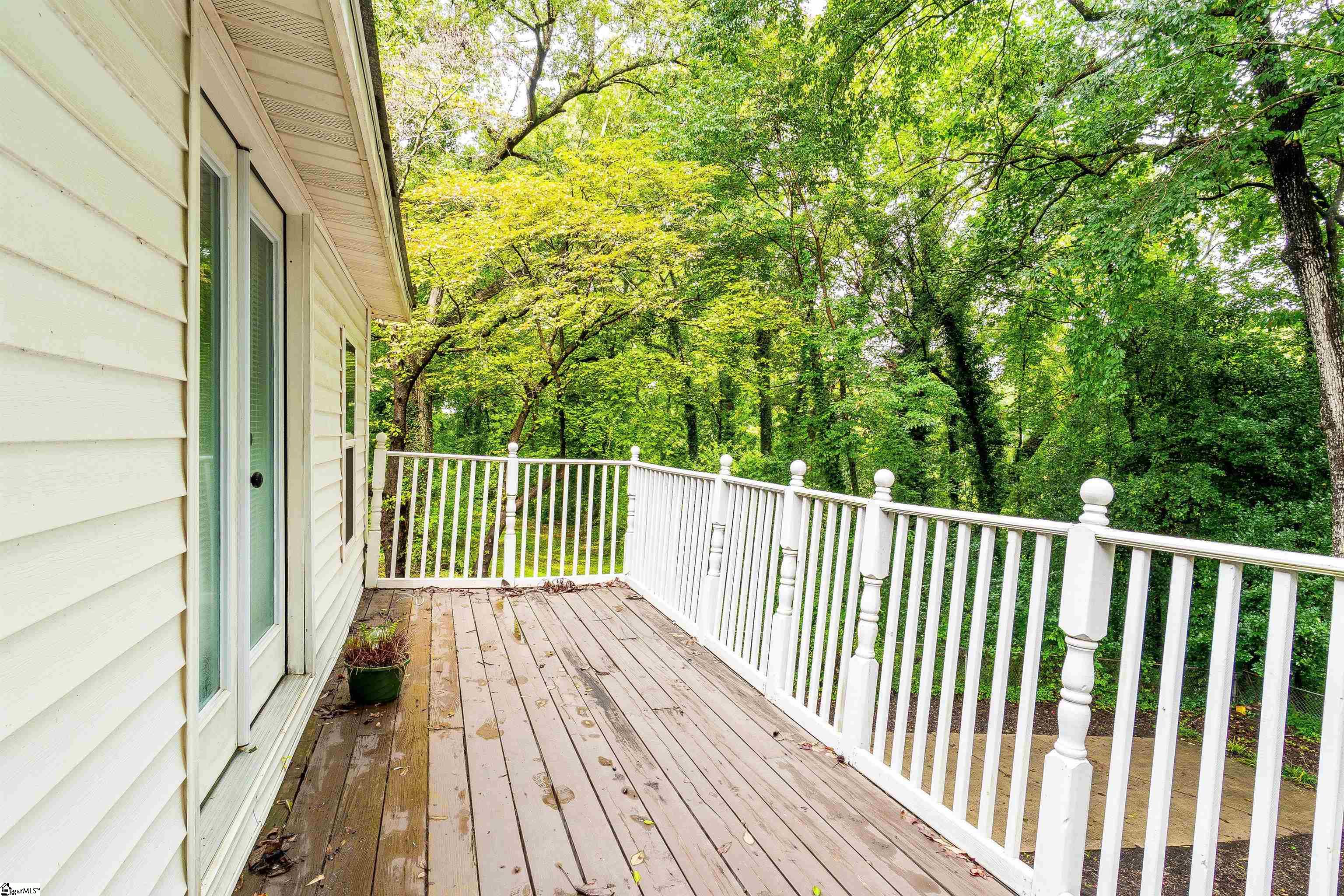 14 Circle Drive Greenville, SC 29617