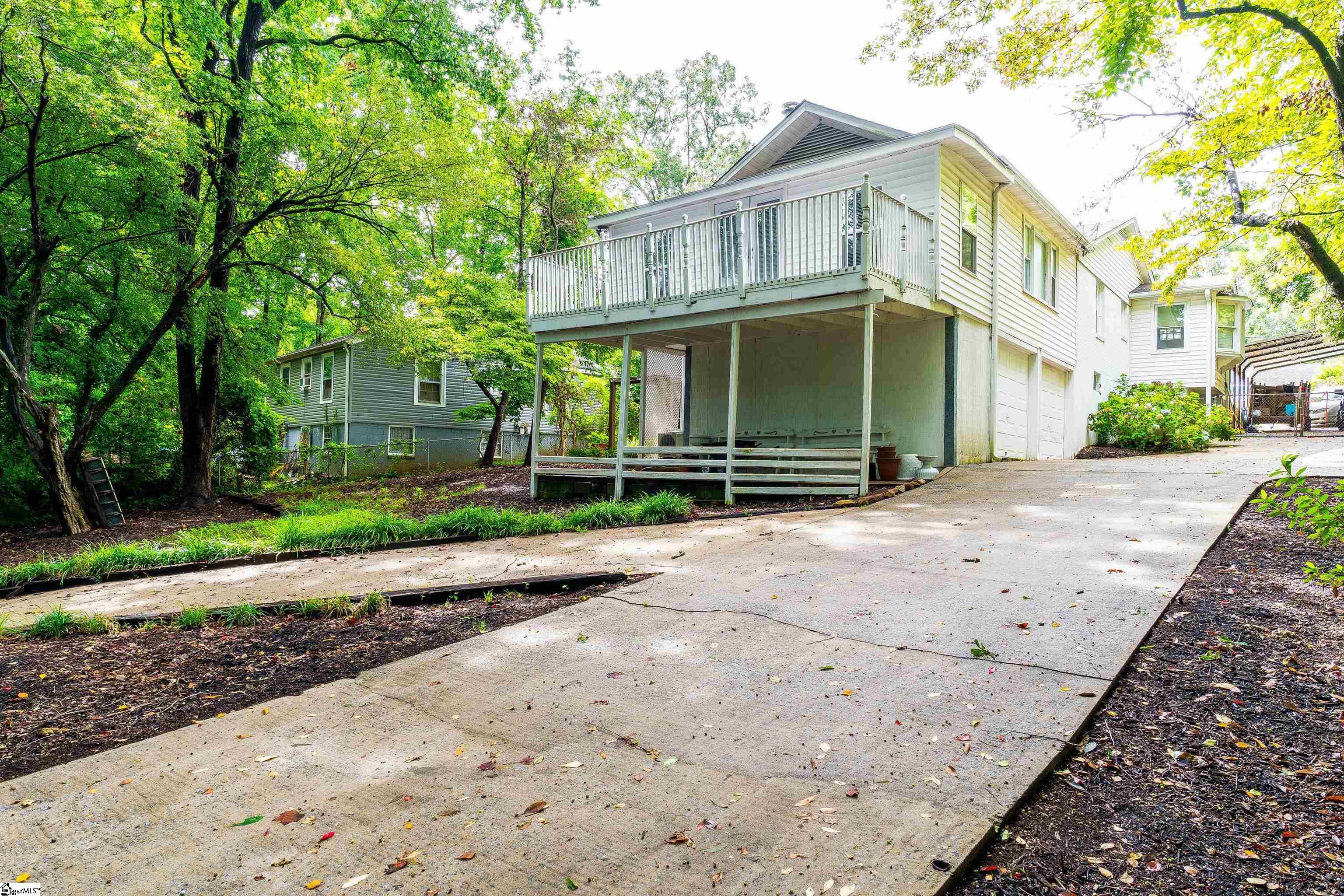 14 Circle Drive Greenville, SC 29617