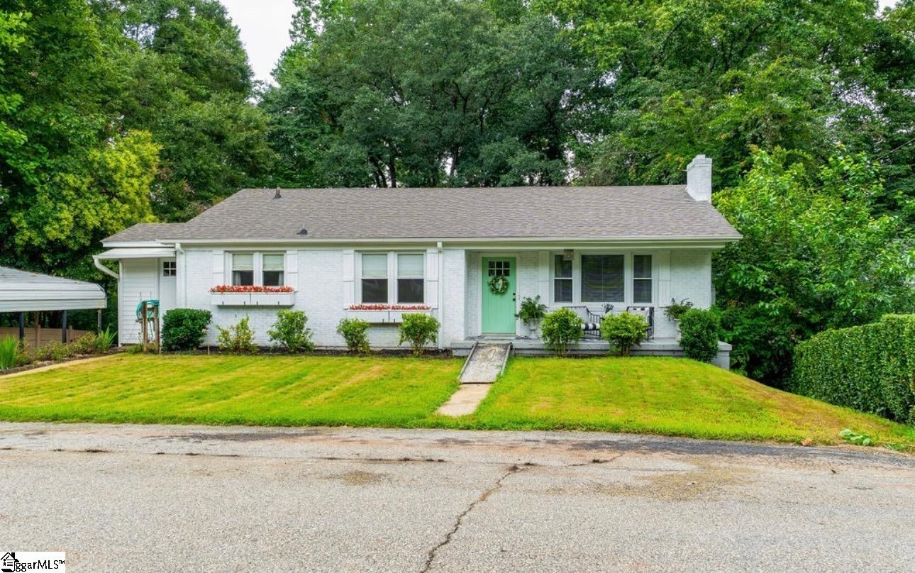 14 Circle Drive Greenville, SC 29617