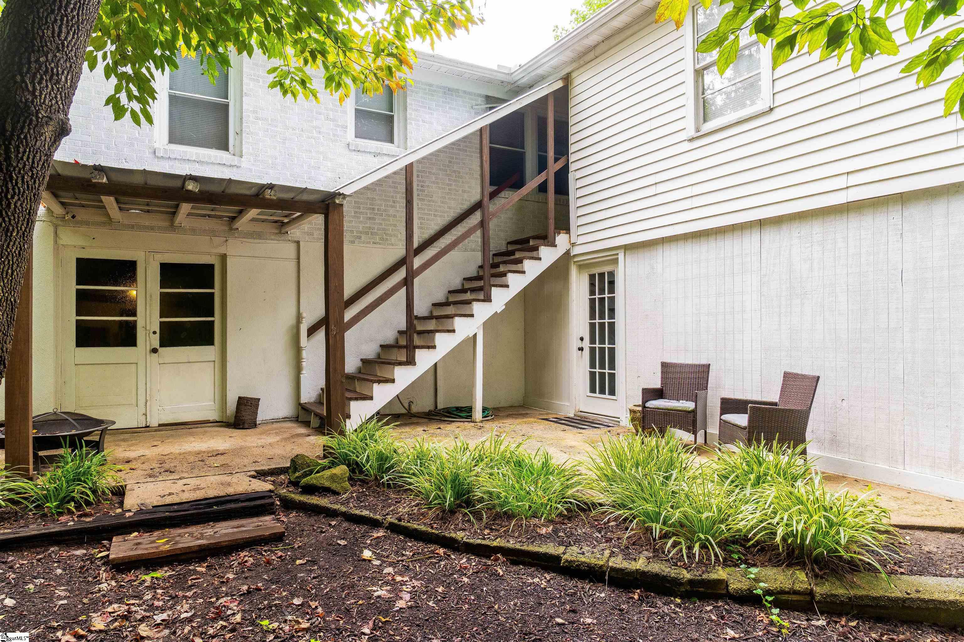 14 Circle Drive Greenville, SC 29617