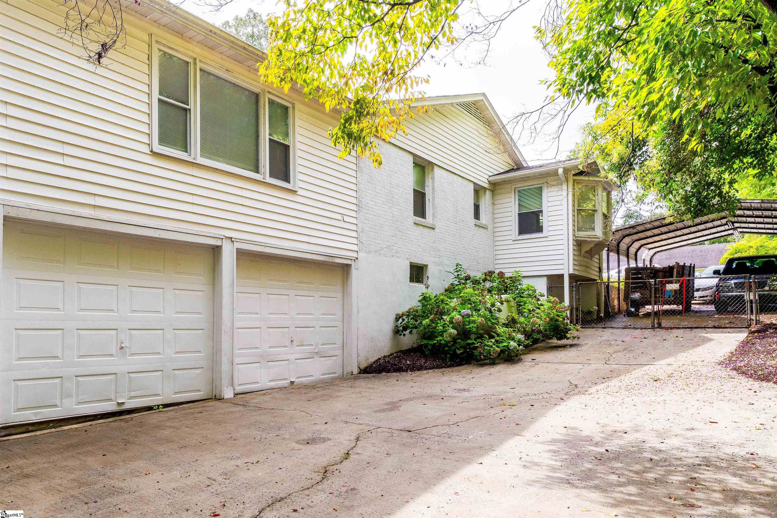 14 Circle Drive Greenville, SC 29617