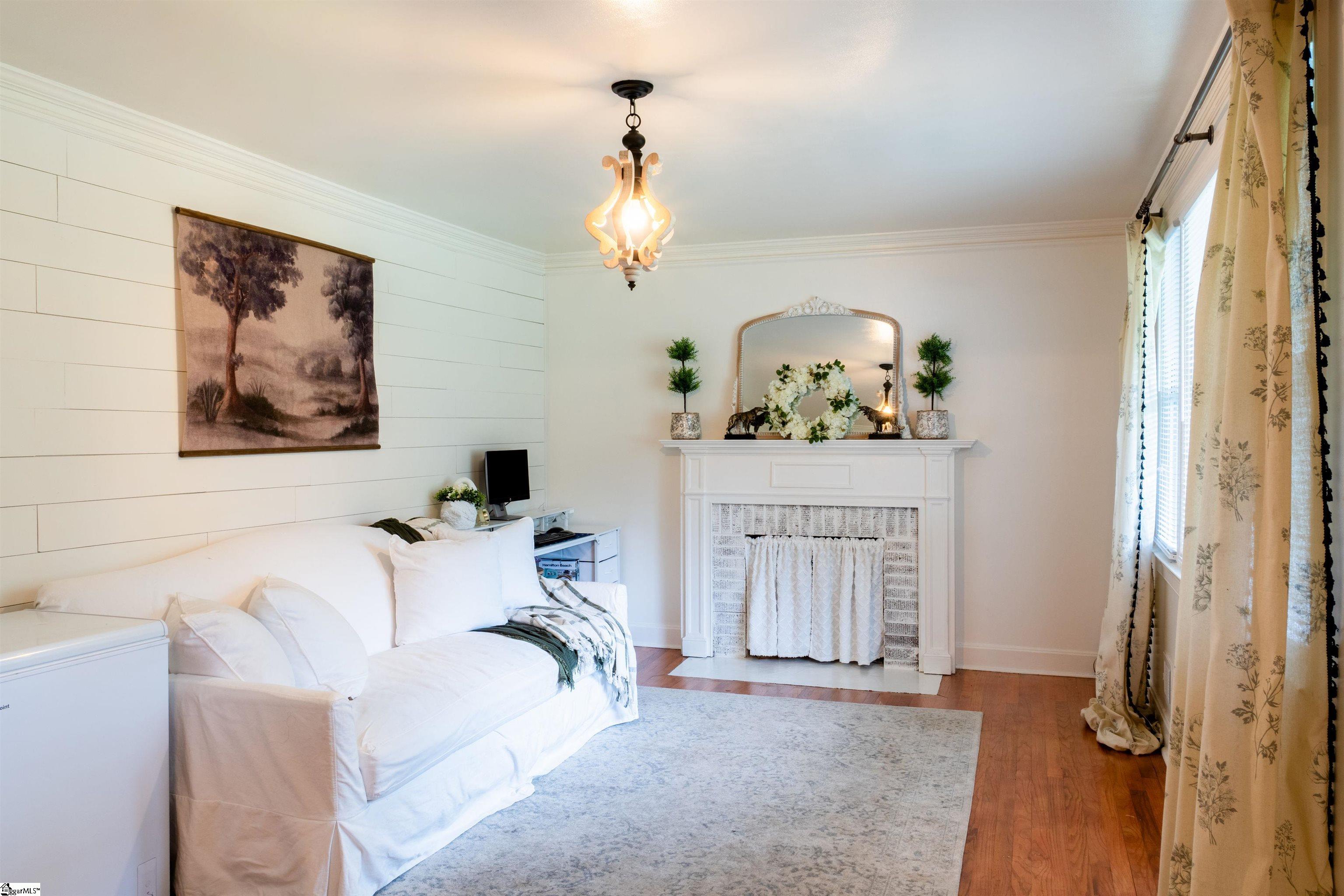 14 Circle Drive Greenville, SC 29617