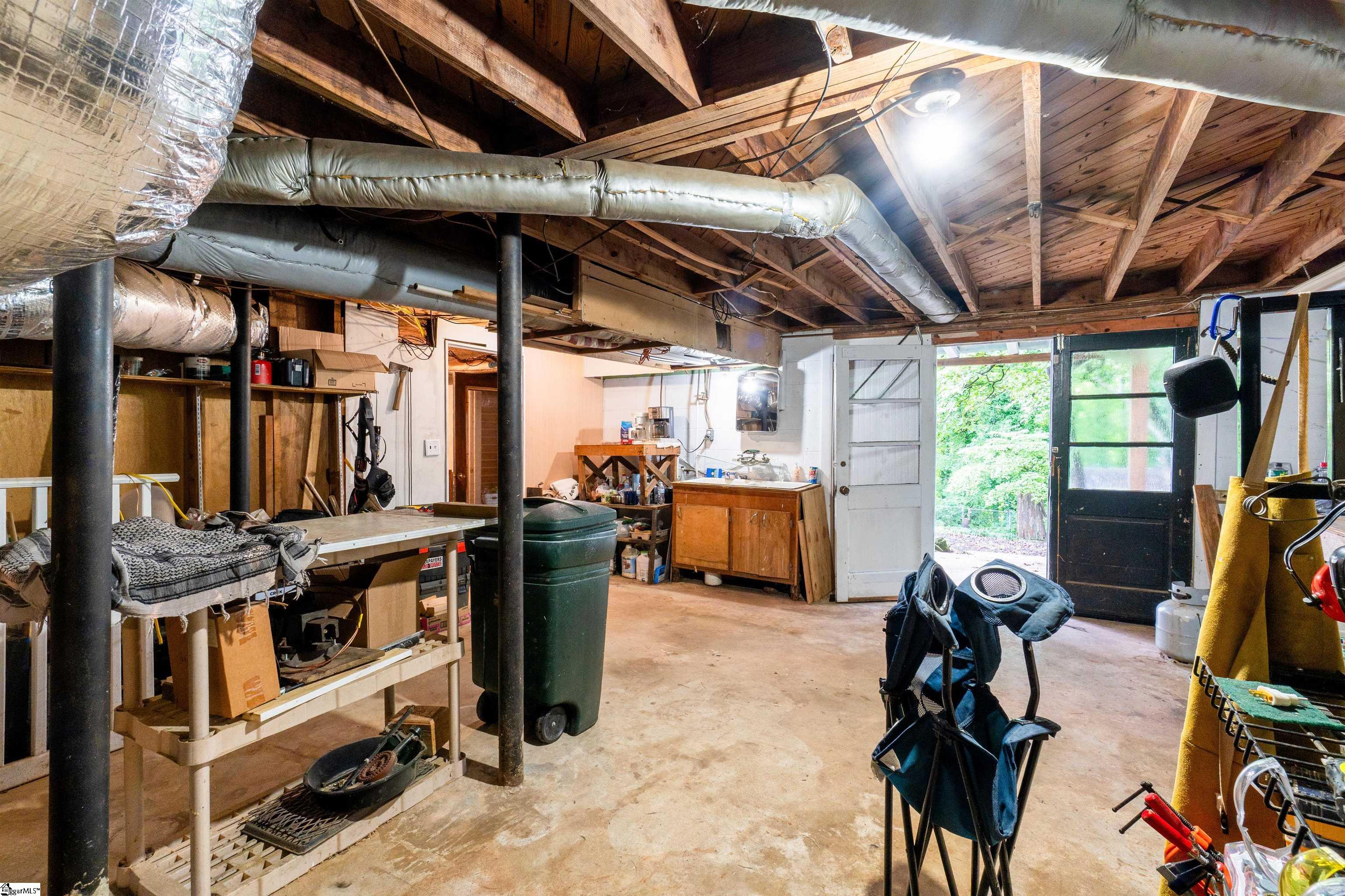 14 Circle Drive Greenville, SC 29617