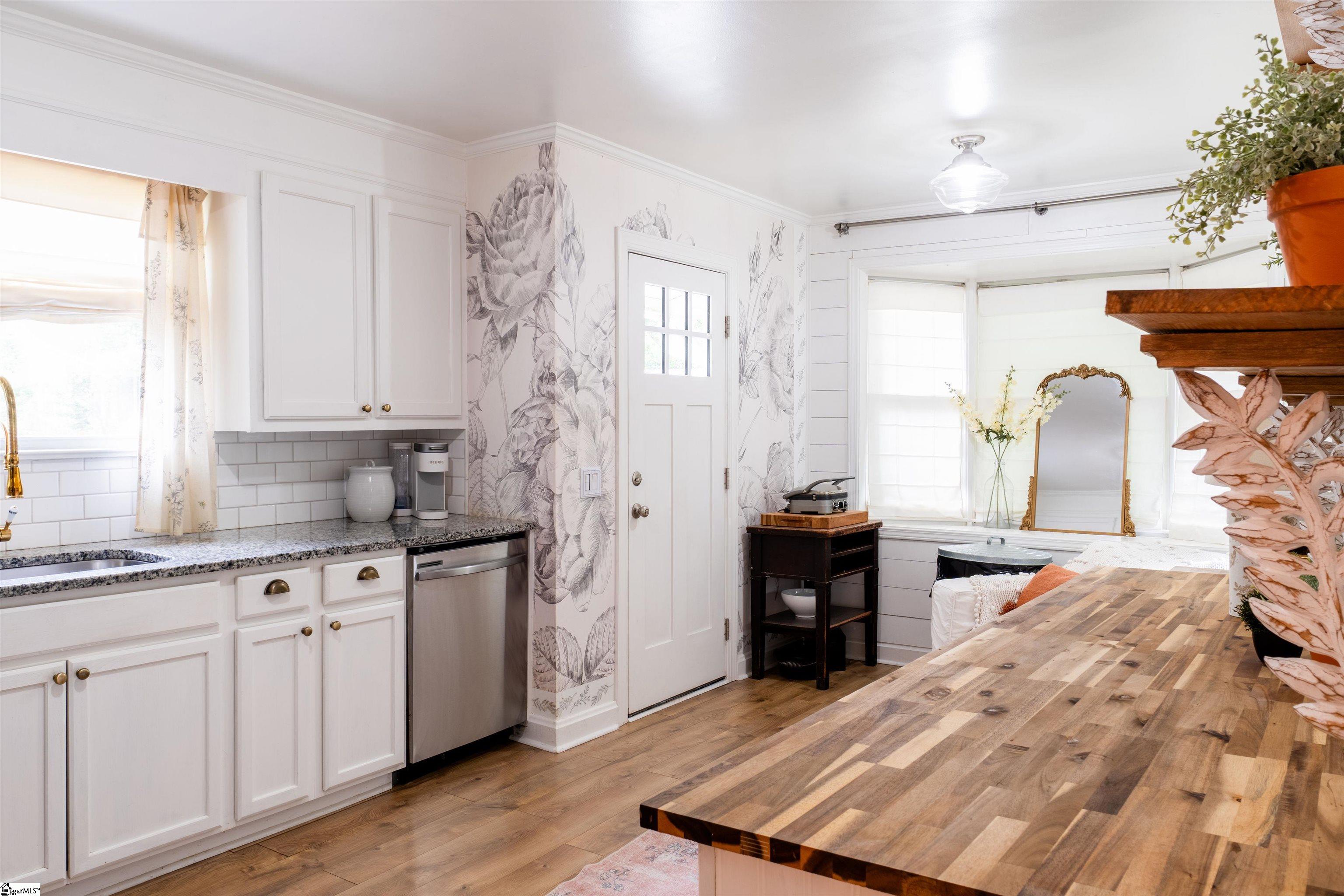 14 Circle Drive Greenville, SC 29617