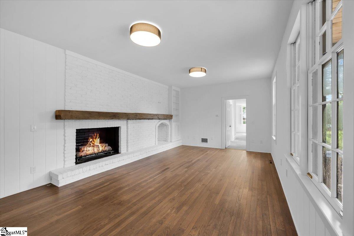 300 E Seven Oaks Drive Greenville, SC 29605