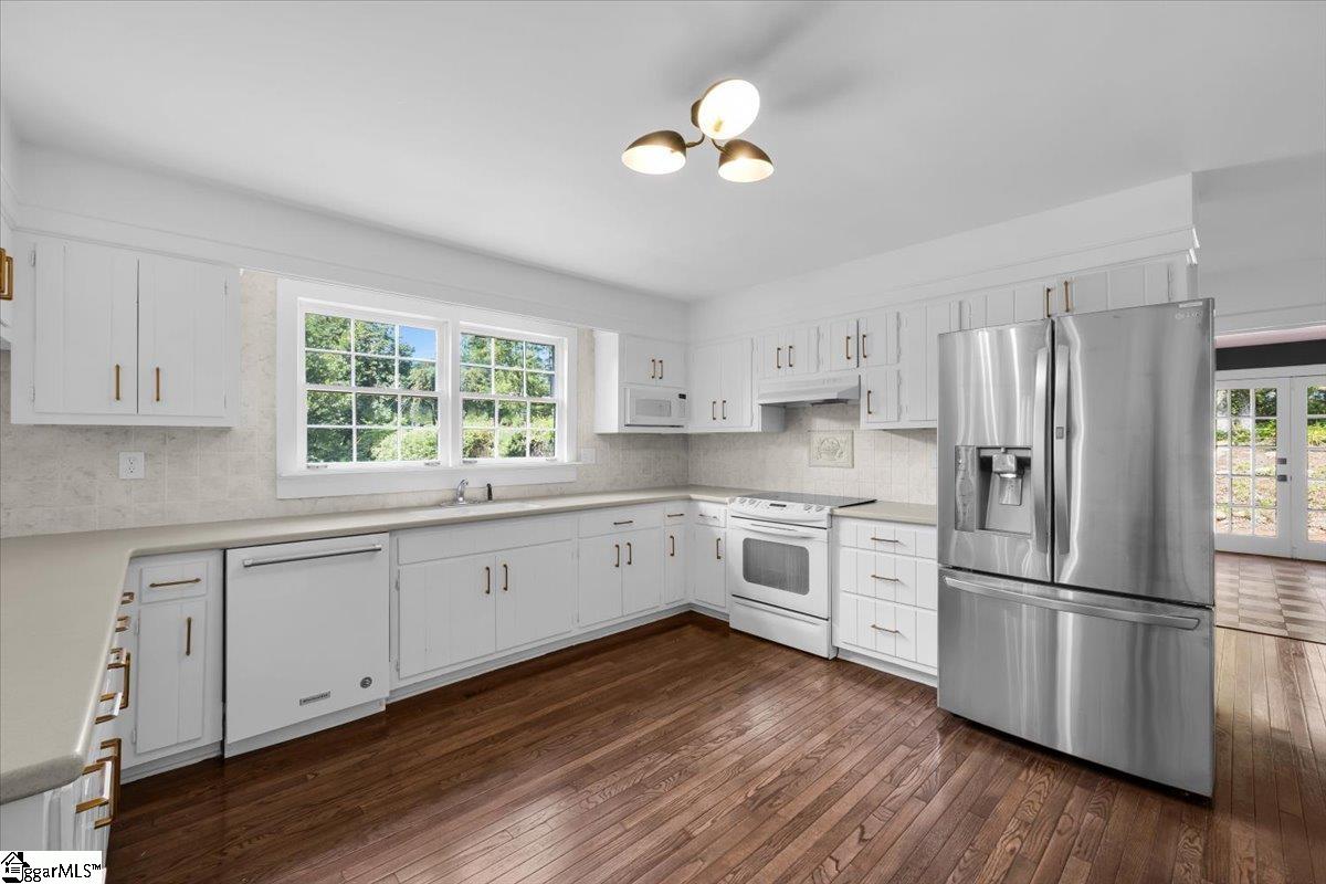 300 E Seven Oaks Drive Greenville, SC 29605
