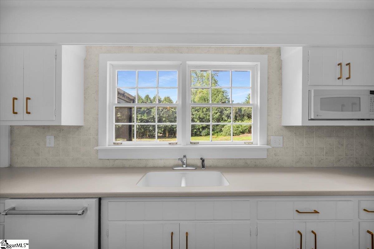 300 E Seven Oaks Drive Greenville, SC 29605