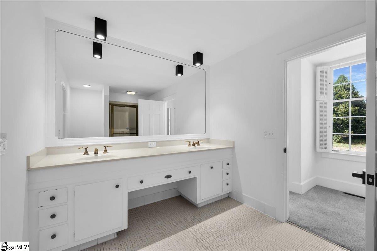 300 E Seven Oaks Drive Greenville, SC 29605