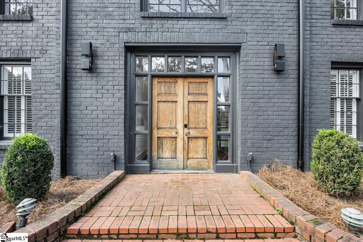 300 E Seven Oaks Drive Greenville, SC 29605