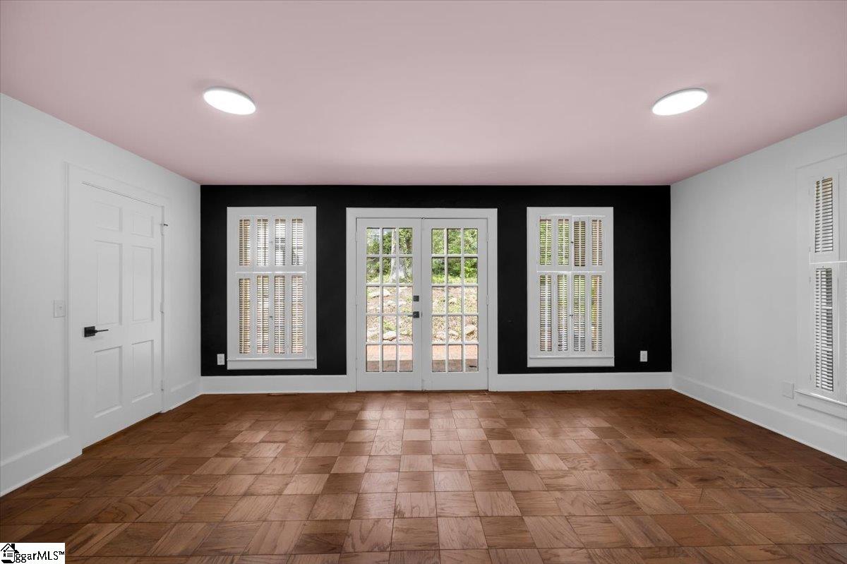 300 E Seven Oaks Drive Greenville, SC 29605