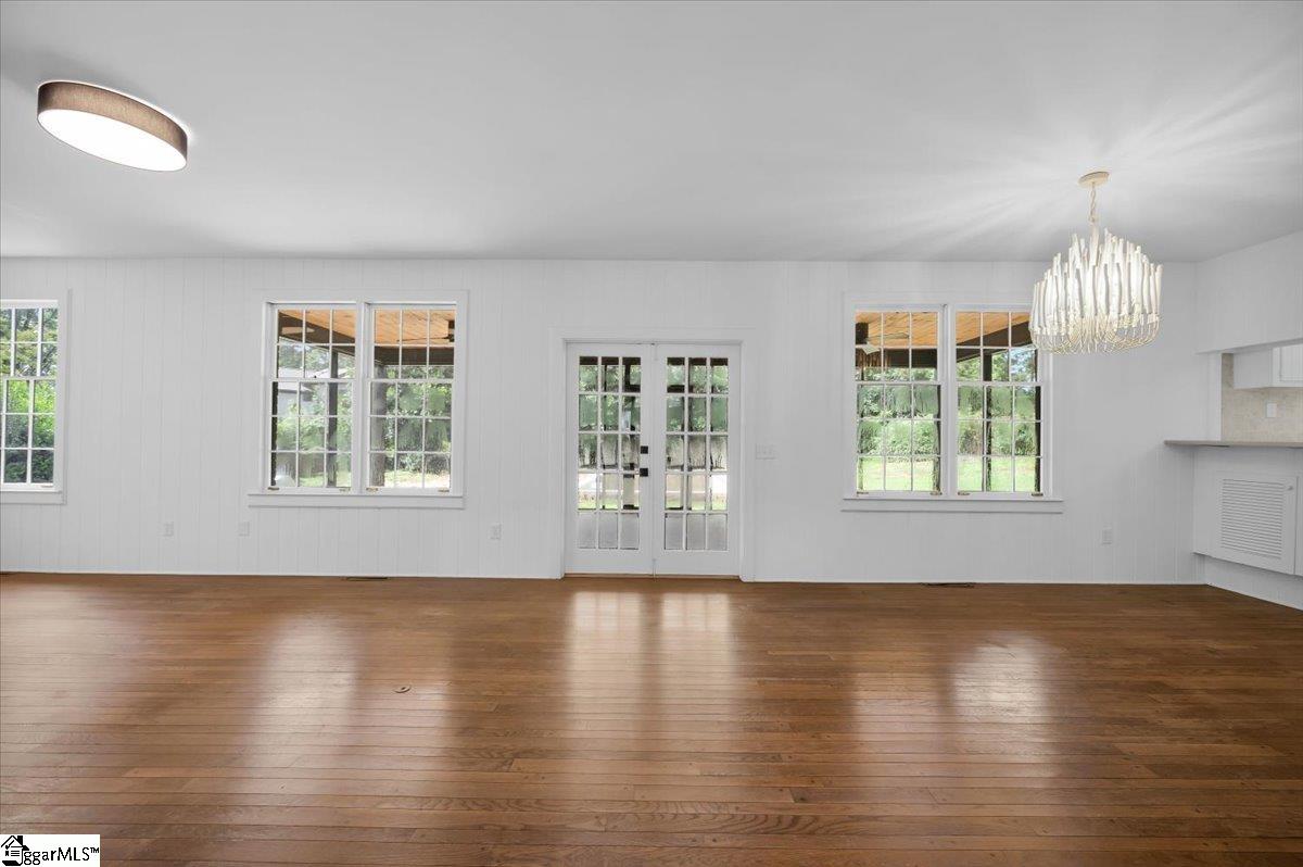 300 E Seven Oaks Drive Greenville, SC 29605