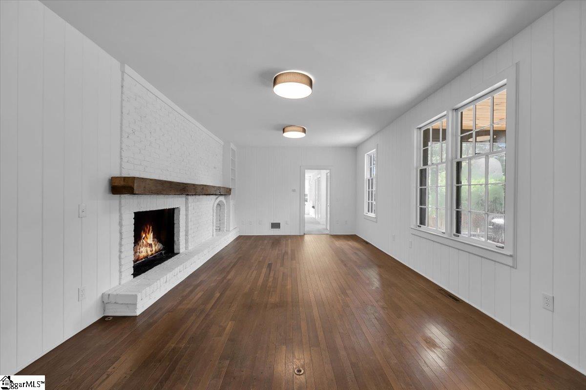 300 E Seven Oaks Drive Greenville, SC 29605
