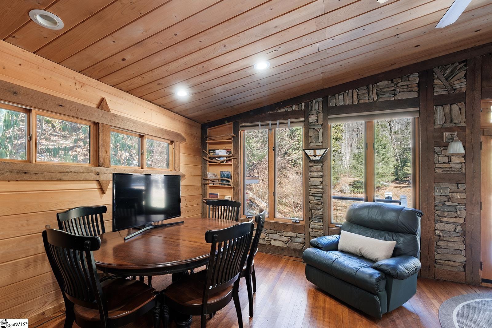 36 Dream Catcher Cove Hayesville, NC 28904