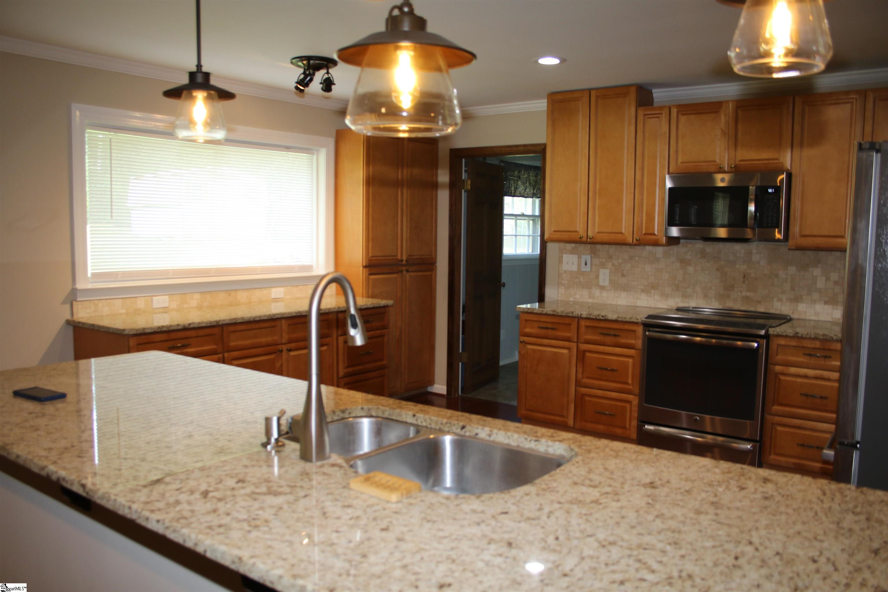 1101 Lakeview Drive Greenville, SC 29611