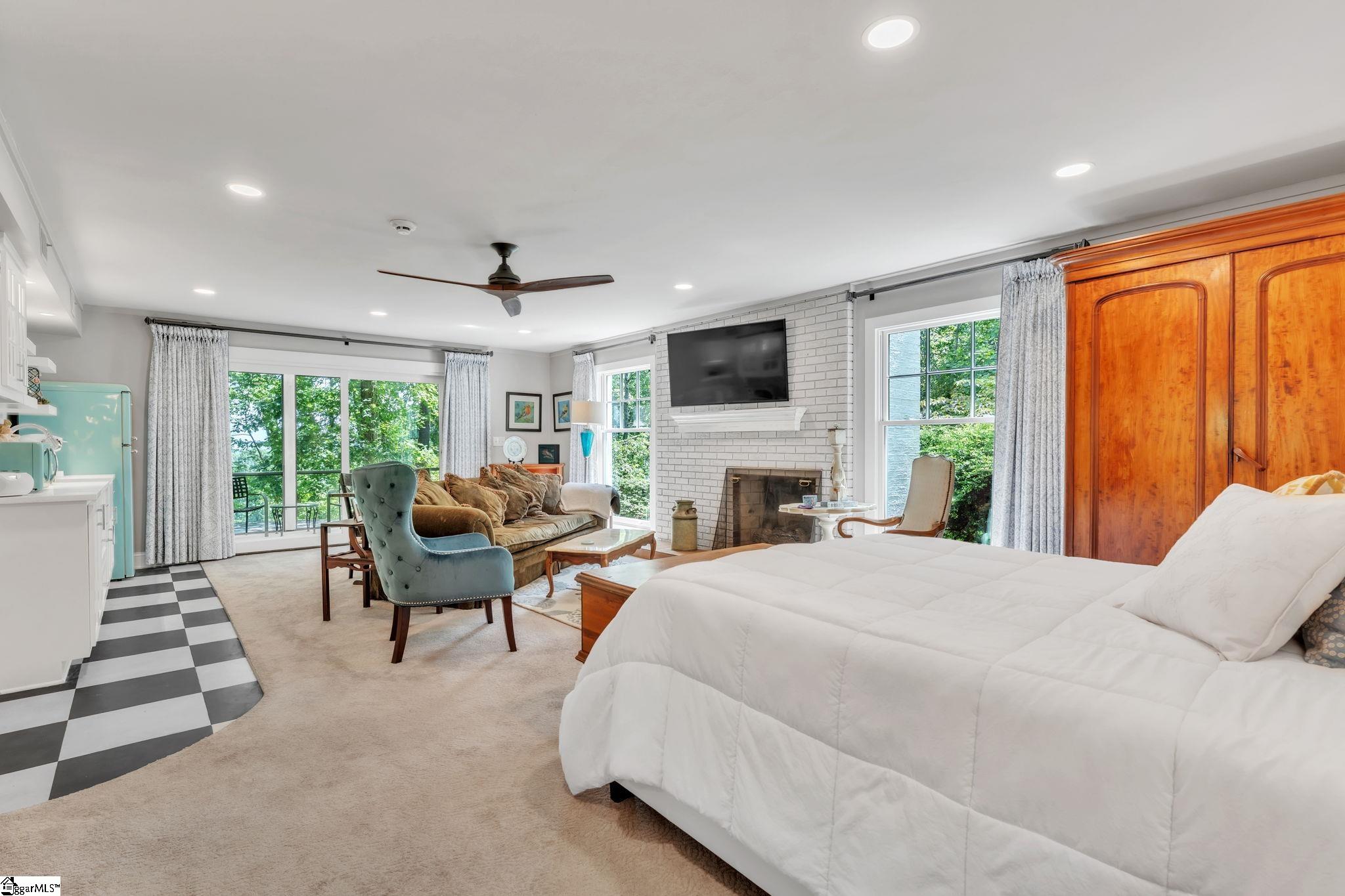 100 Woodhaven Drive Greenville, SC 29609