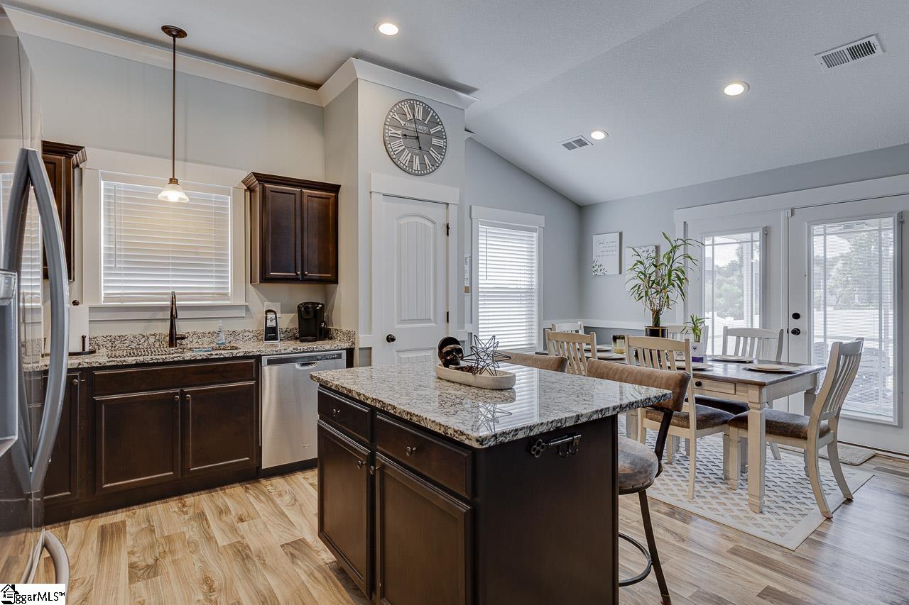 1343 Lindale Place Spartanburg, SC 29301