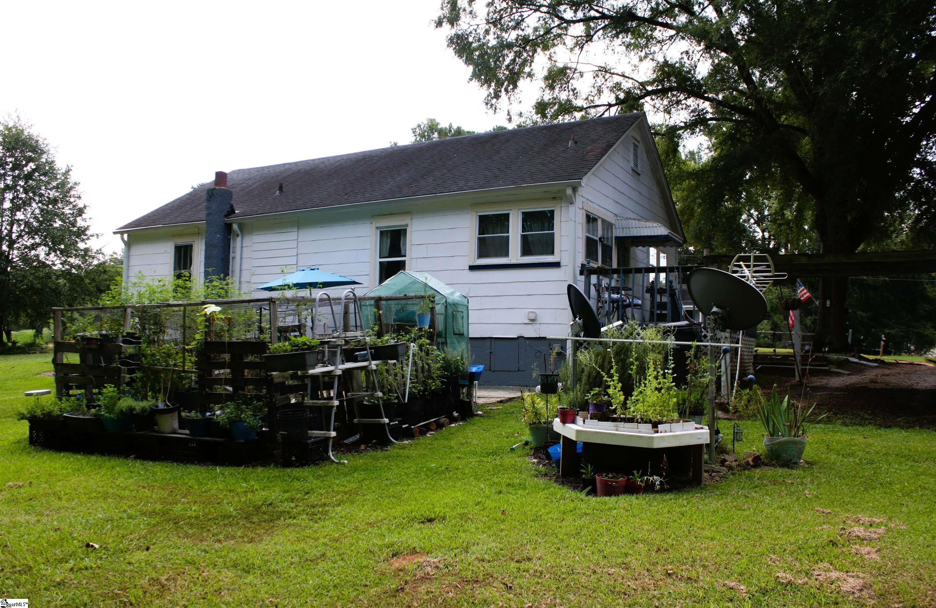 206 Clemson Street Laurens, SC 29360