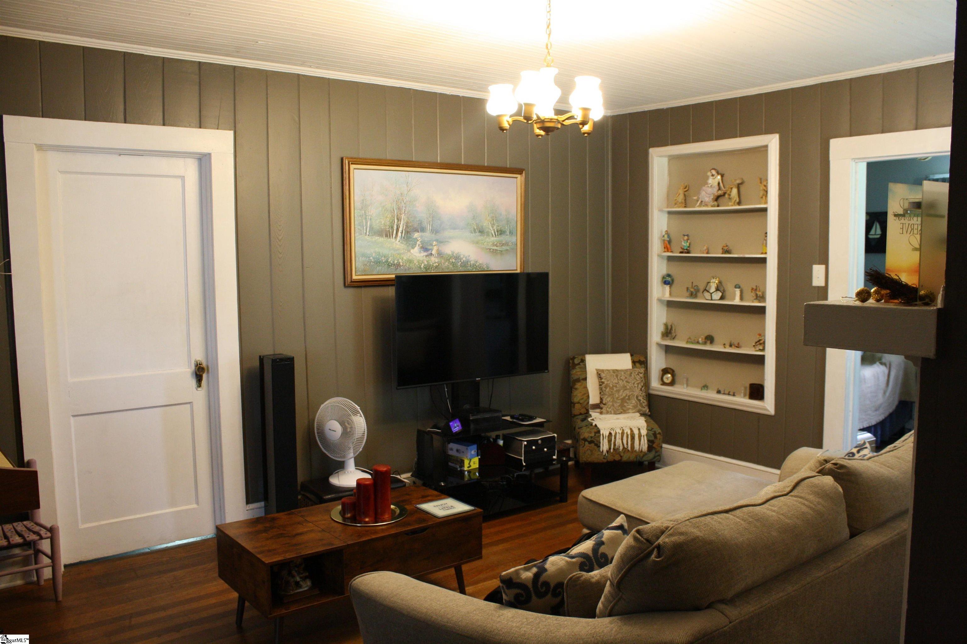 206 Clemson Street Laurens, SC 29360