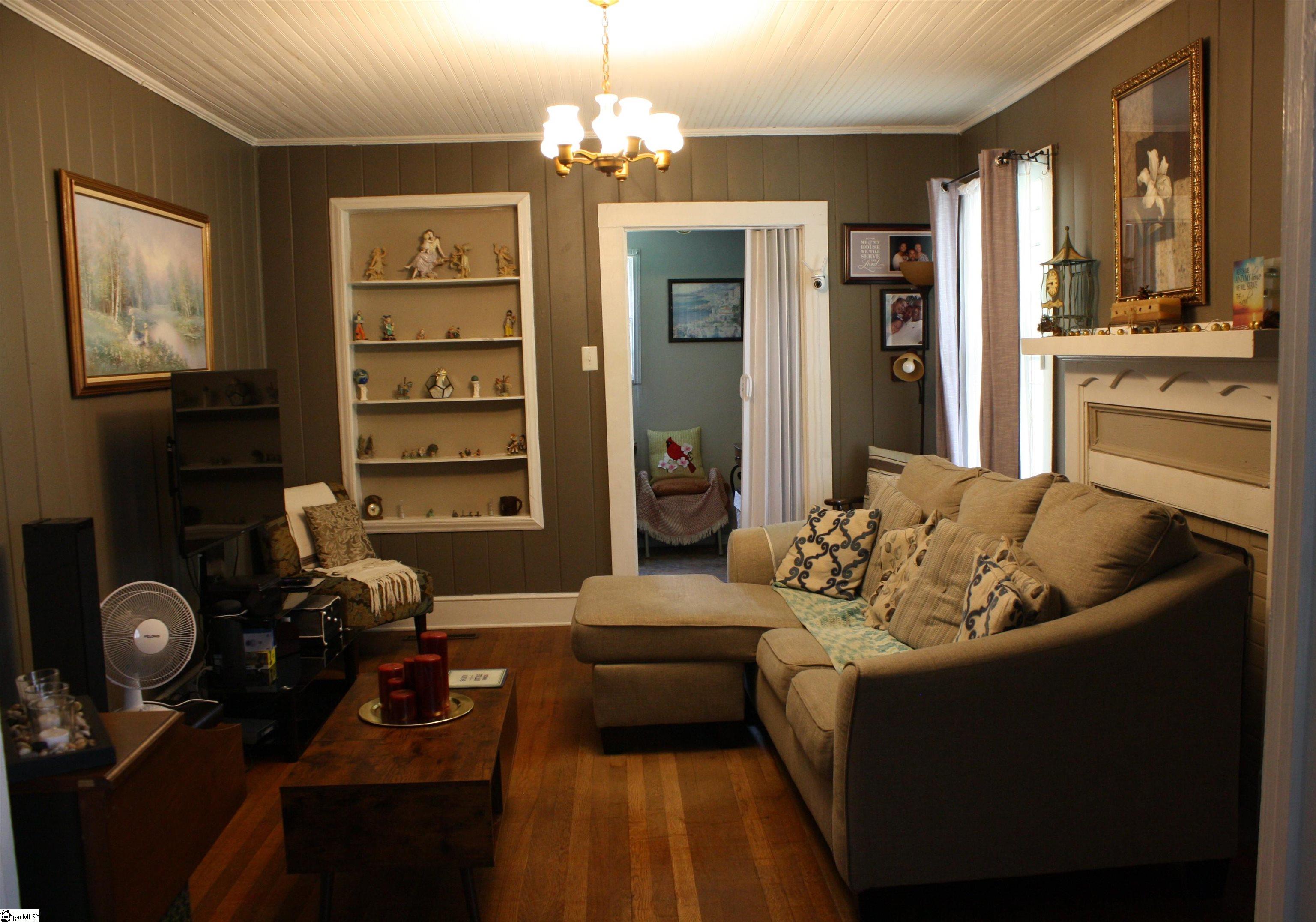 206 Clemson Street Laurens, SC 29360