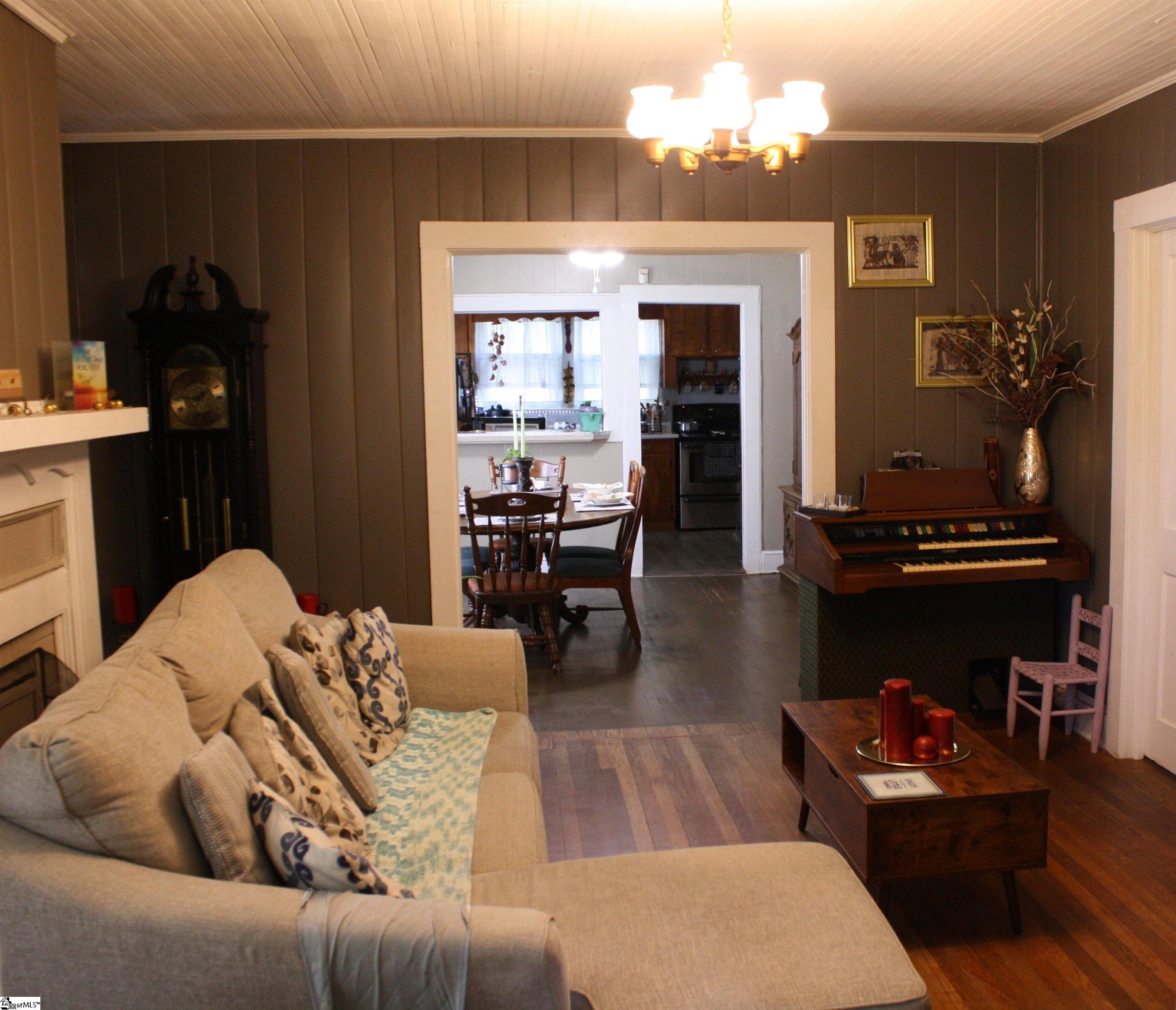 206 Clemson Street Laurens, SC 29360