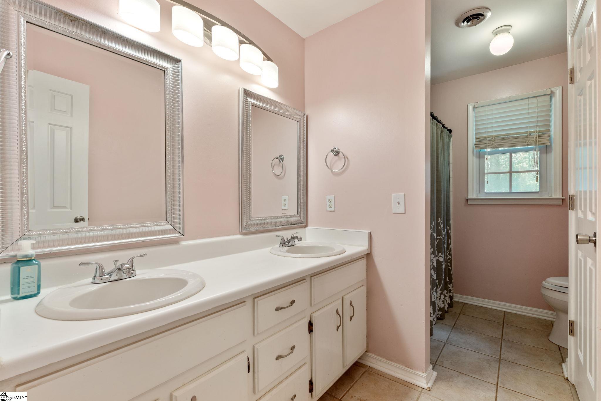 22 Bernwood Drive Taylors, SC 29687