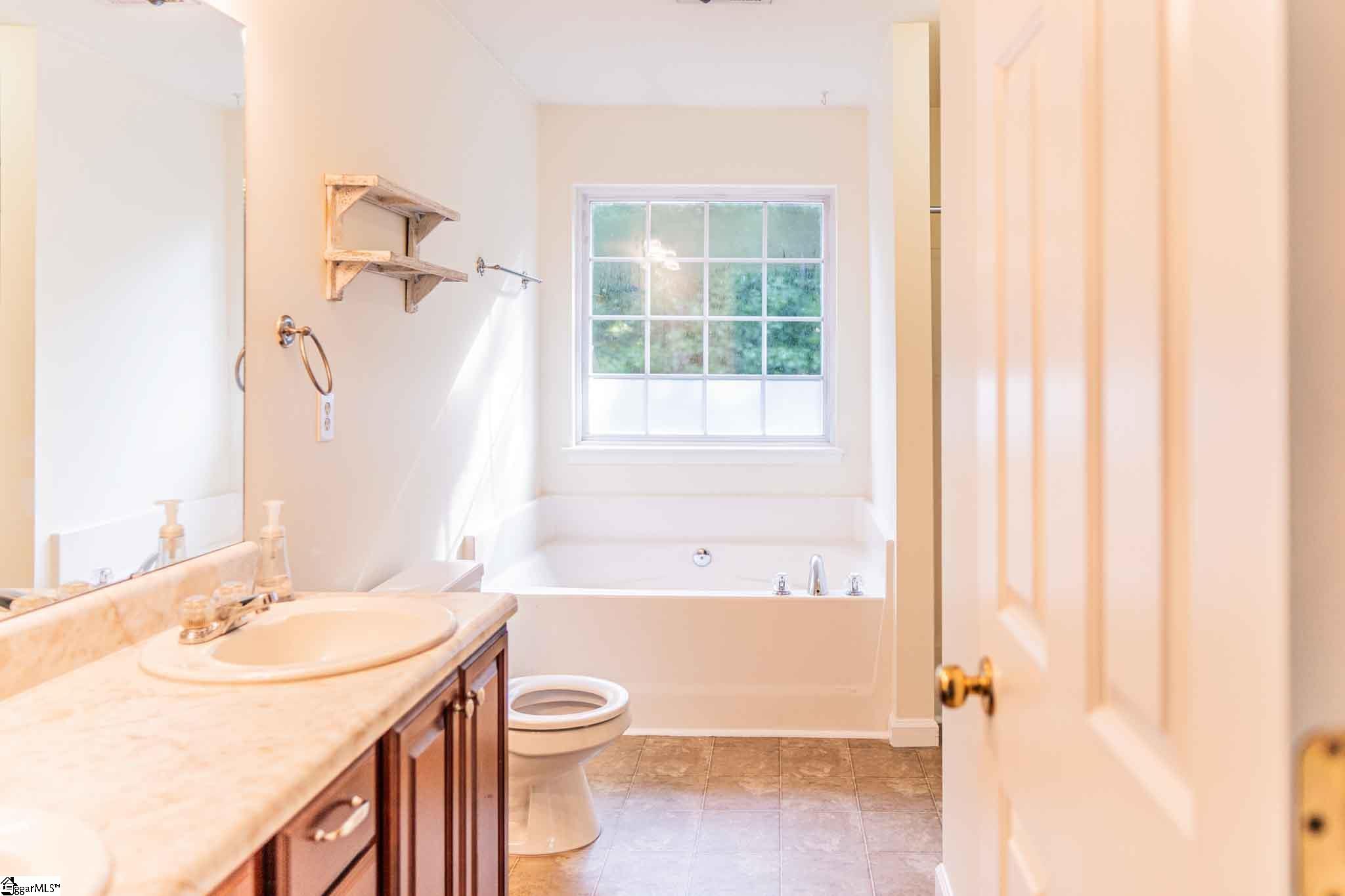 8 Gentian Court Taylors, SC 29687