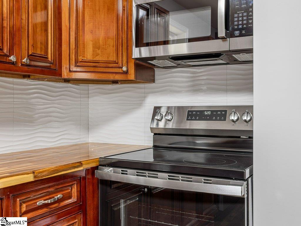 216 Woodview Avenue Spartanburg, SC 29306