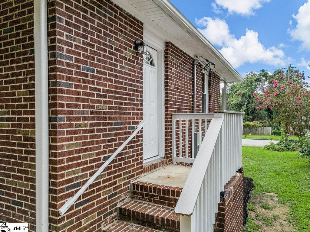 216 Woodview Avenue Spartanburg, SC 29306