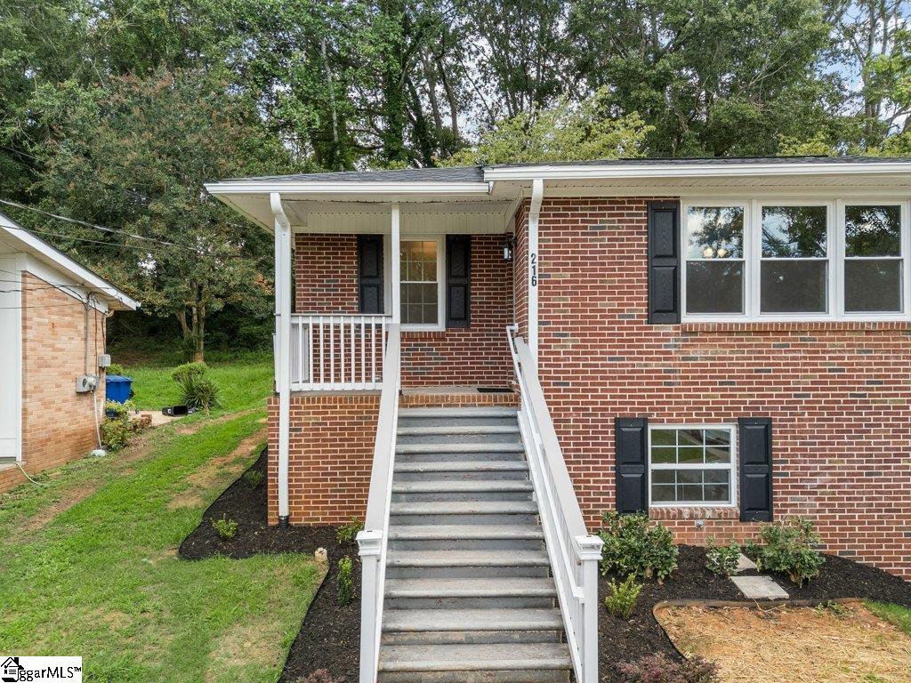 216 Woodview Avenue Spartanburg, SC 29306