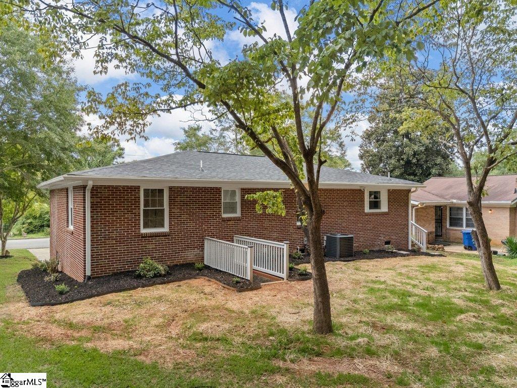 216 Woodview Avenue Spartanburg, SC 29306