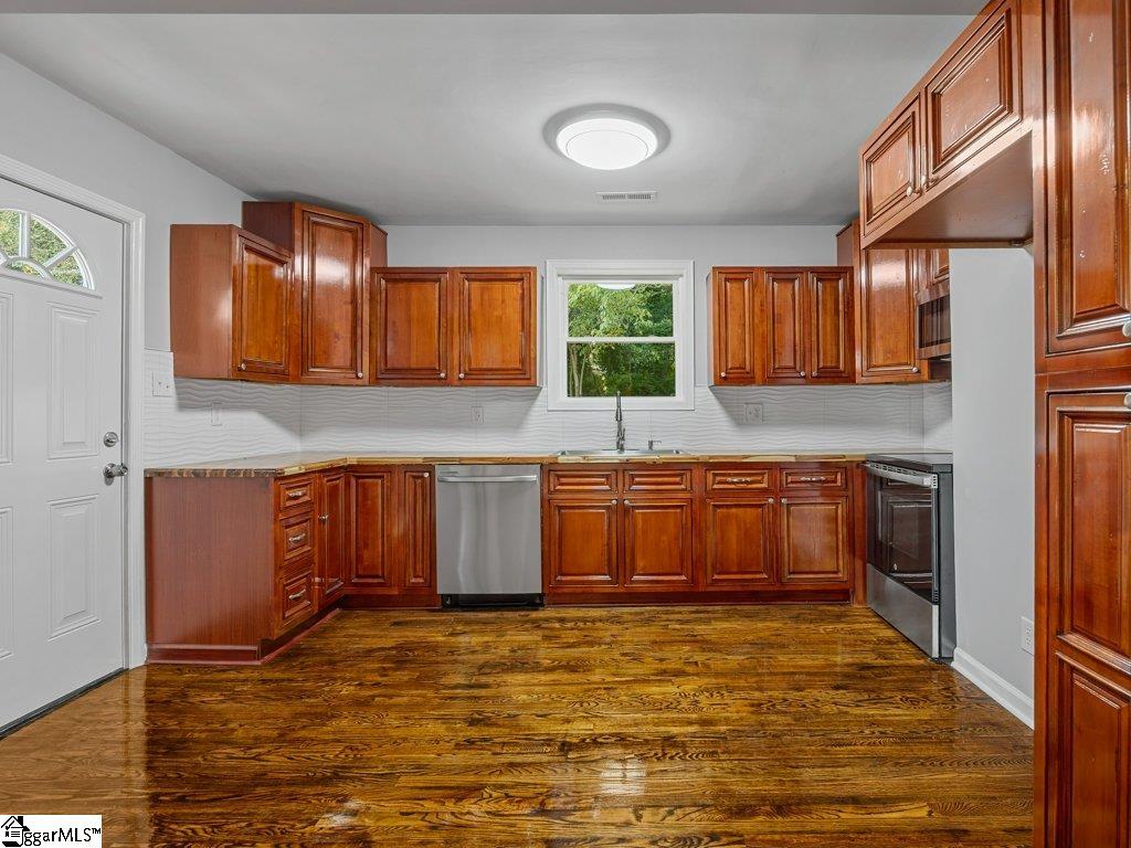 216 Woodview Avenue Spartanburg, SC 29306