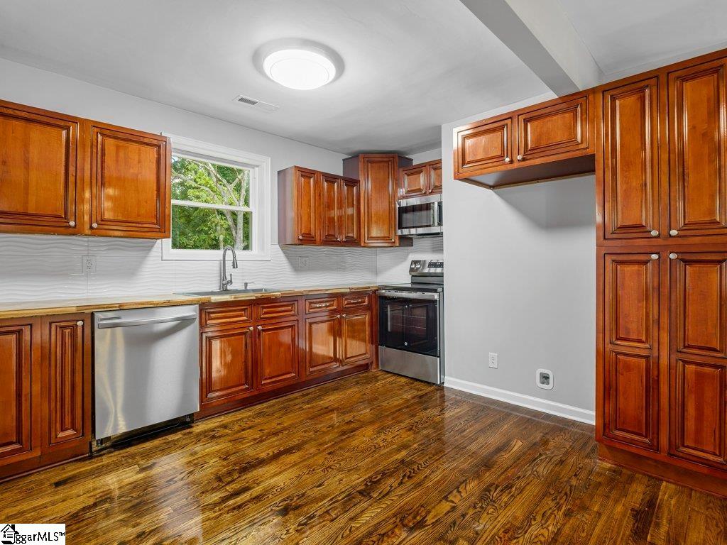 216 Woodview Avenue Spartanburg, SC 29306