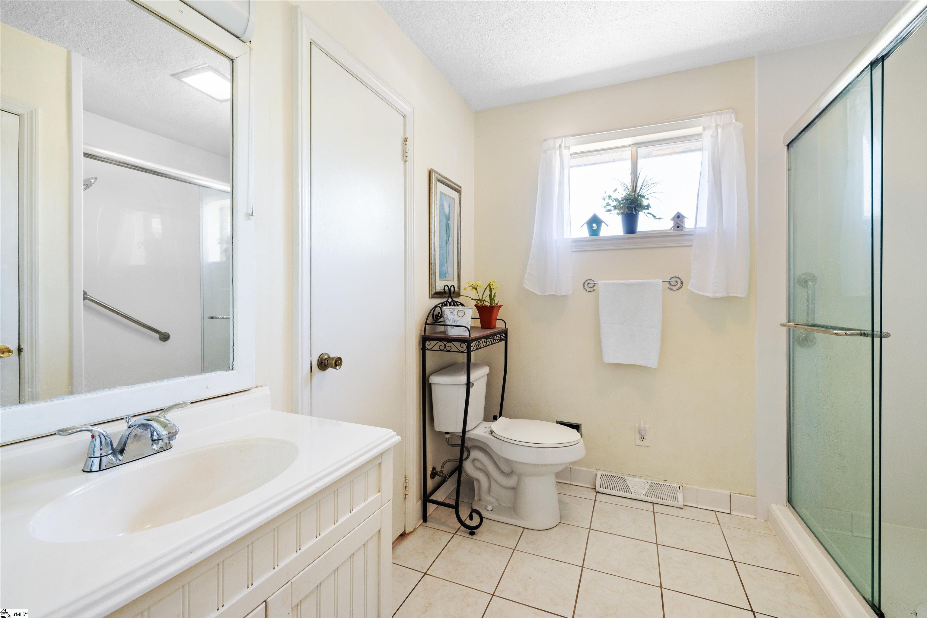 108 W Mauldin Street Walhalla, SC 29691