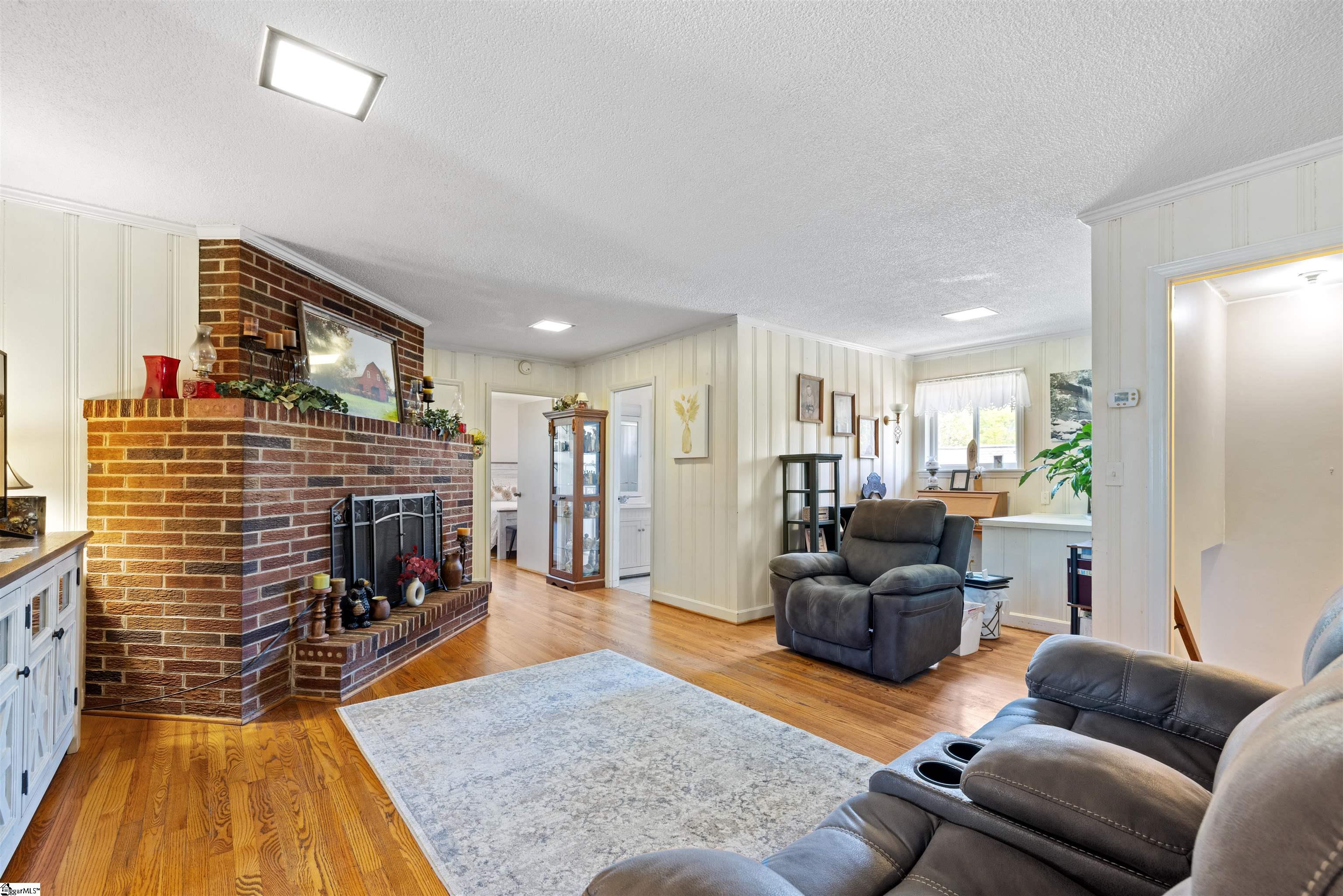 108 W Mauldin Street Walhalla, SC 29691
