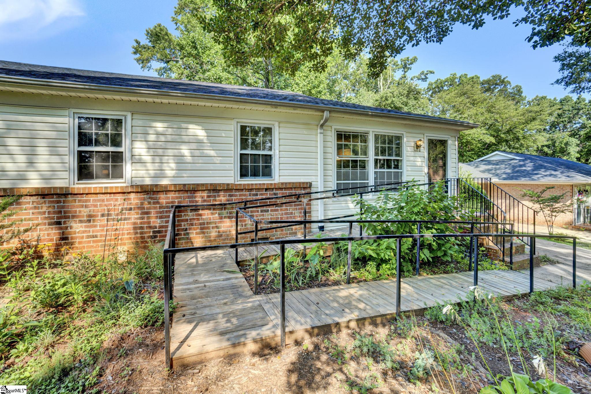 12 Twelve Oaks Terrace Greenville, SC 29615