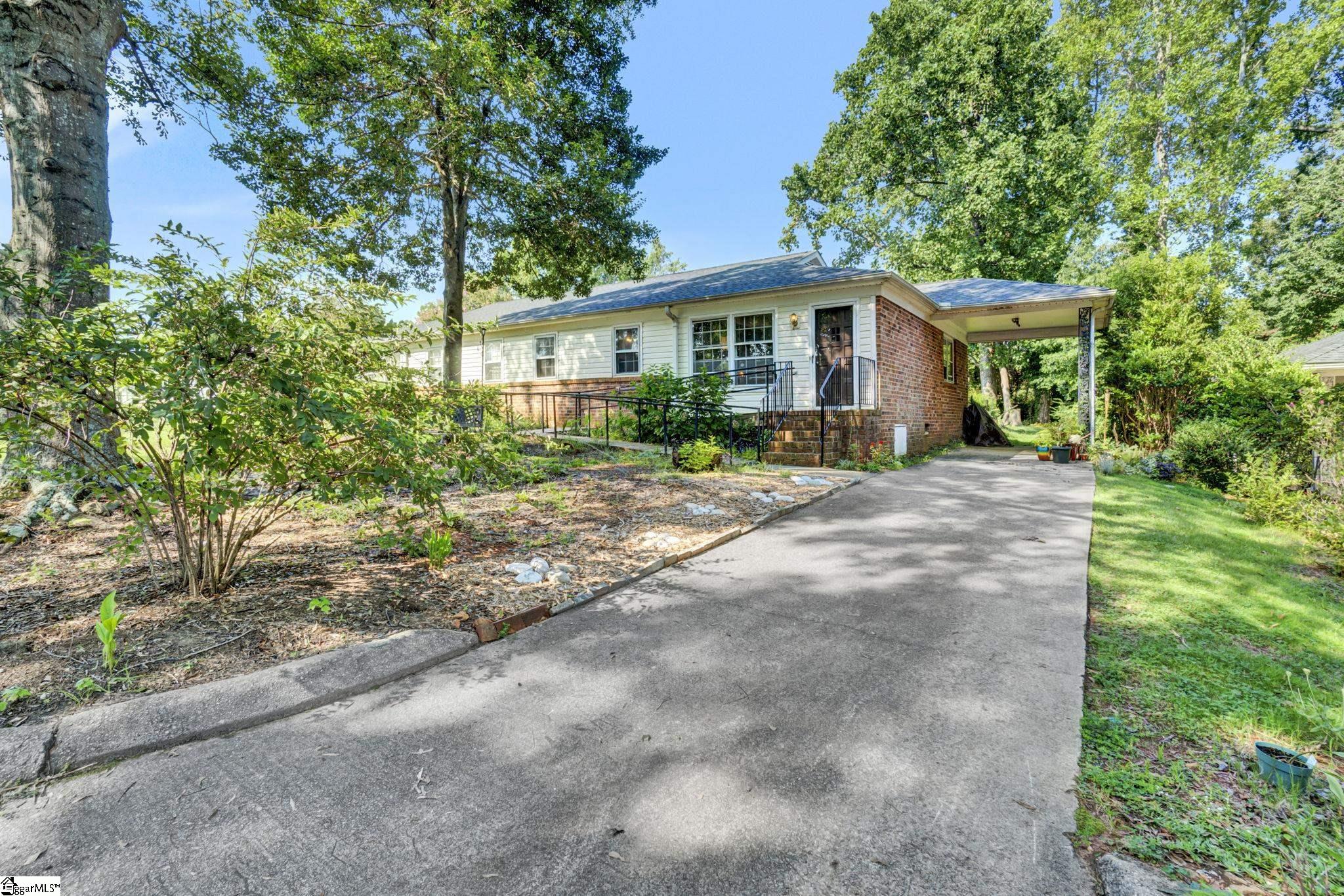 12 Twelve Oaks Terrace Greenville, SC 29615