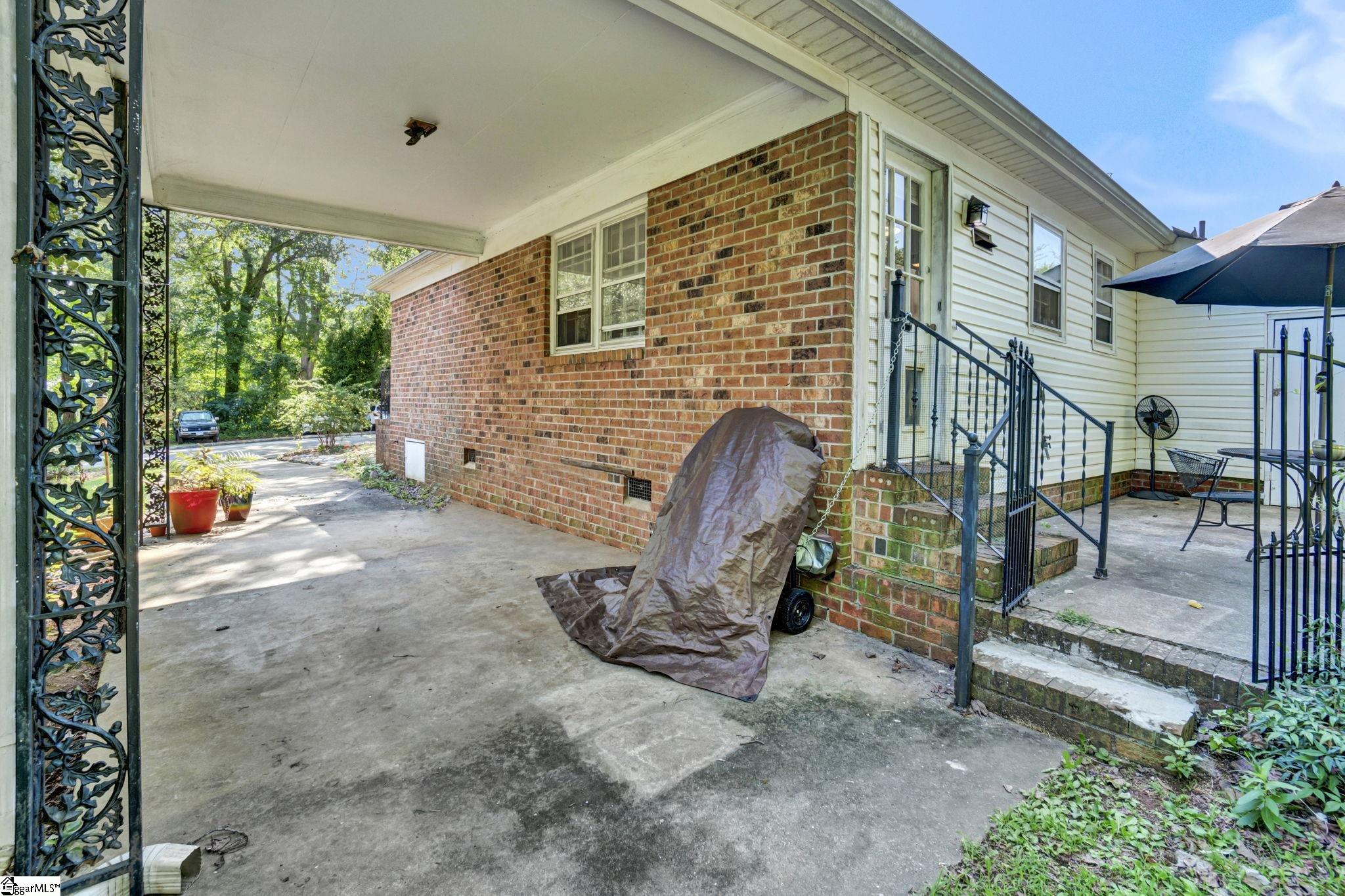 12 Twelve Oaks Terrace Greenville, SC 29615