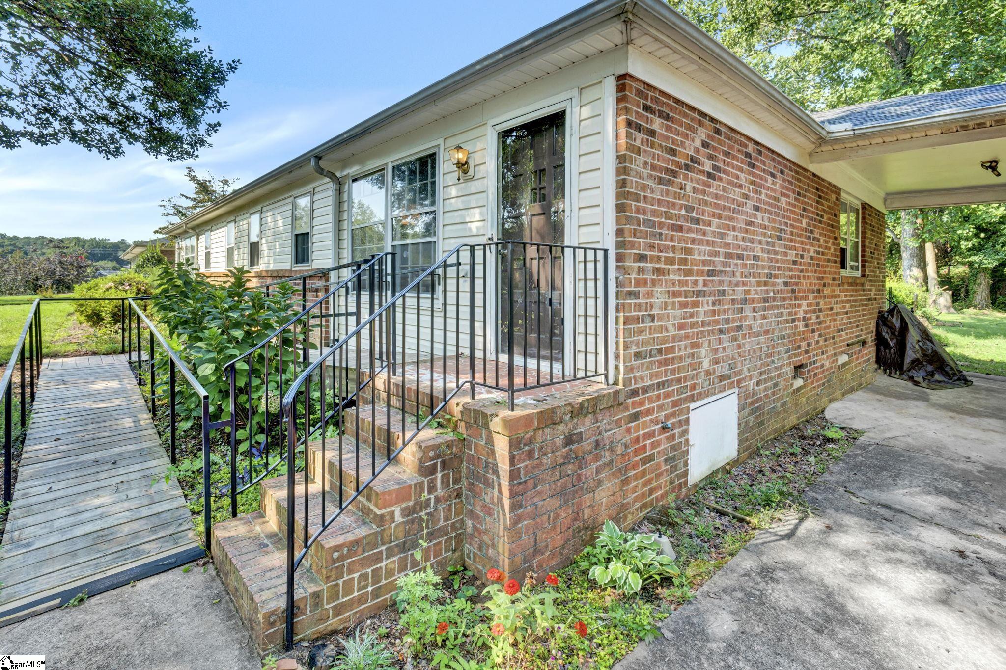 12 Twelve Oaks Terrace Greenville, SC 29615