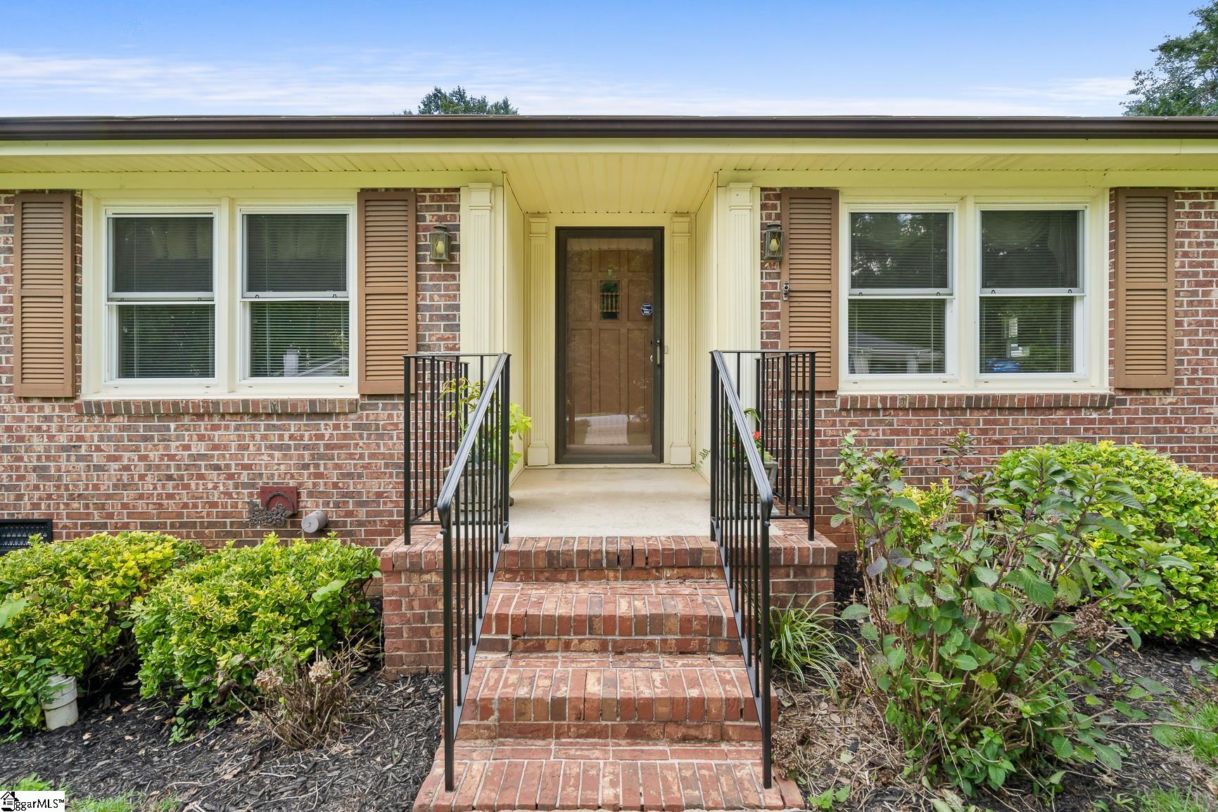 114 Woodcliff Court Simpsonville, SC 29681