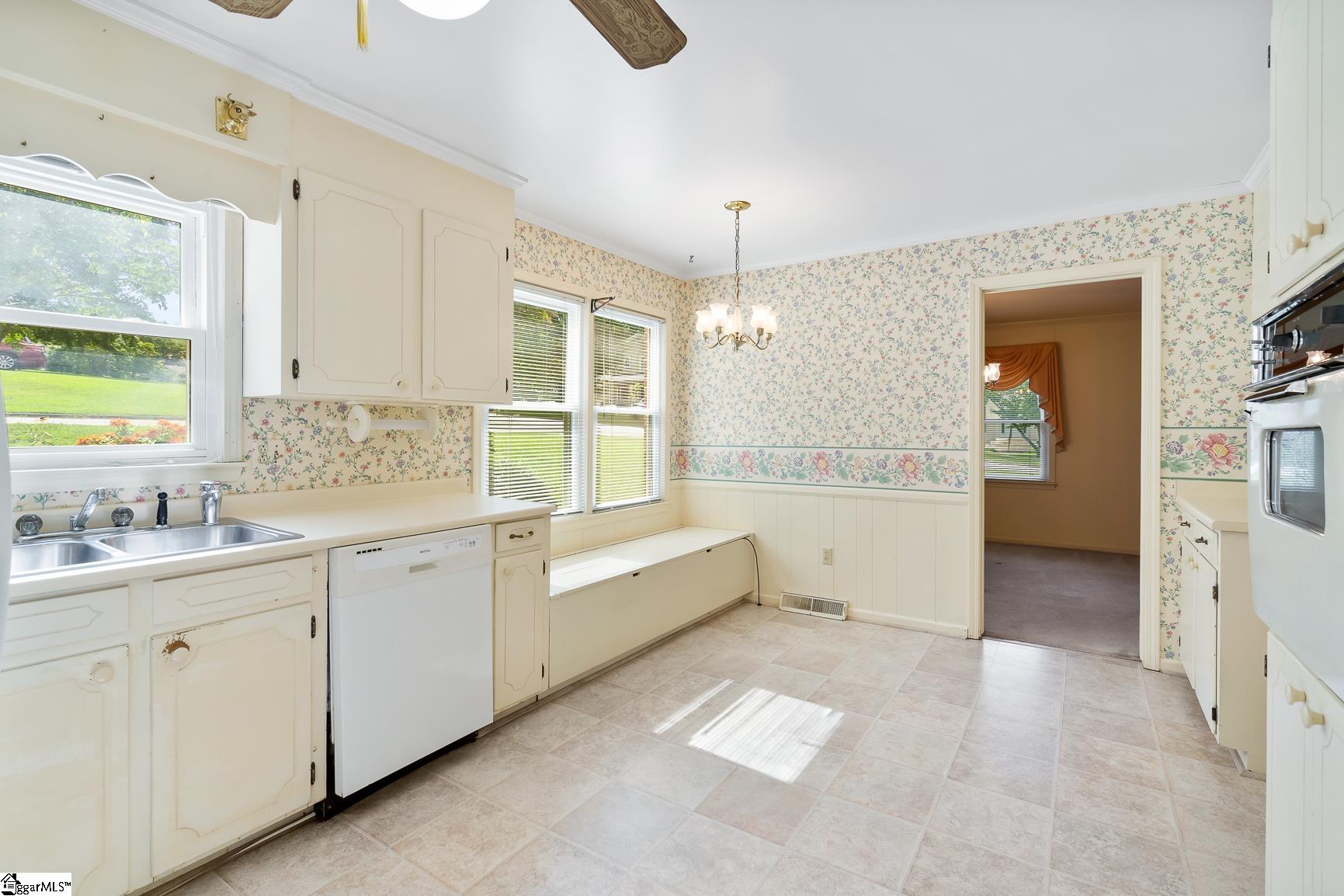 114 Woodcliff Court Simpsonville, SC 29681