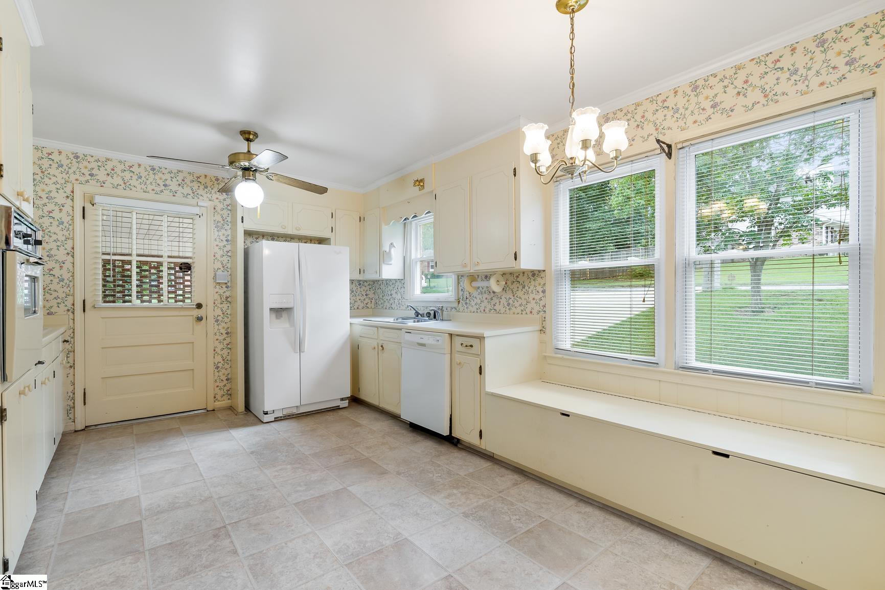 114 Woodcliff Court Simpsonville, SC 29681